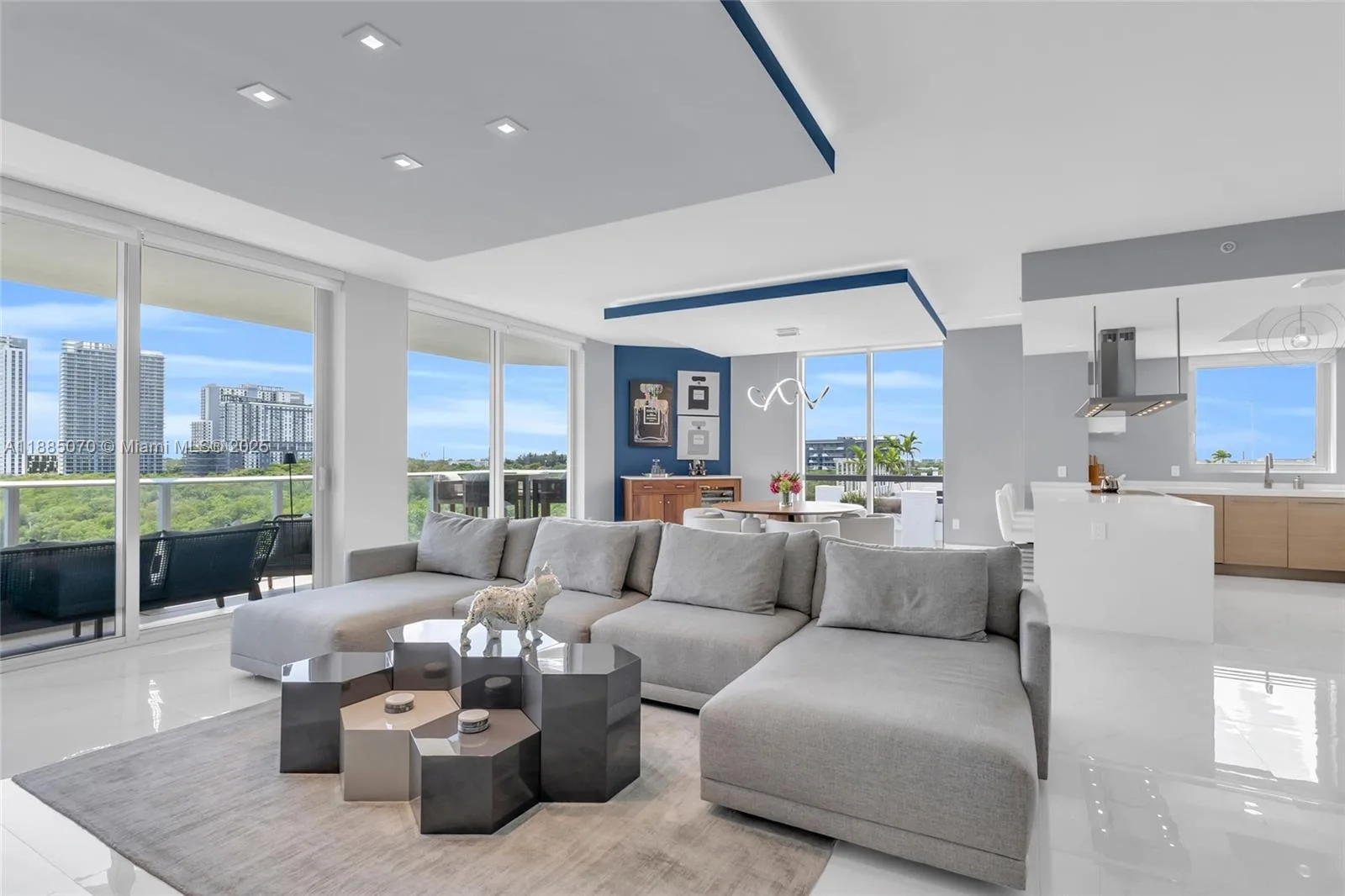 17111 Biscayne Blvd # 602, North Miami Beach, FL 33160 photo 5