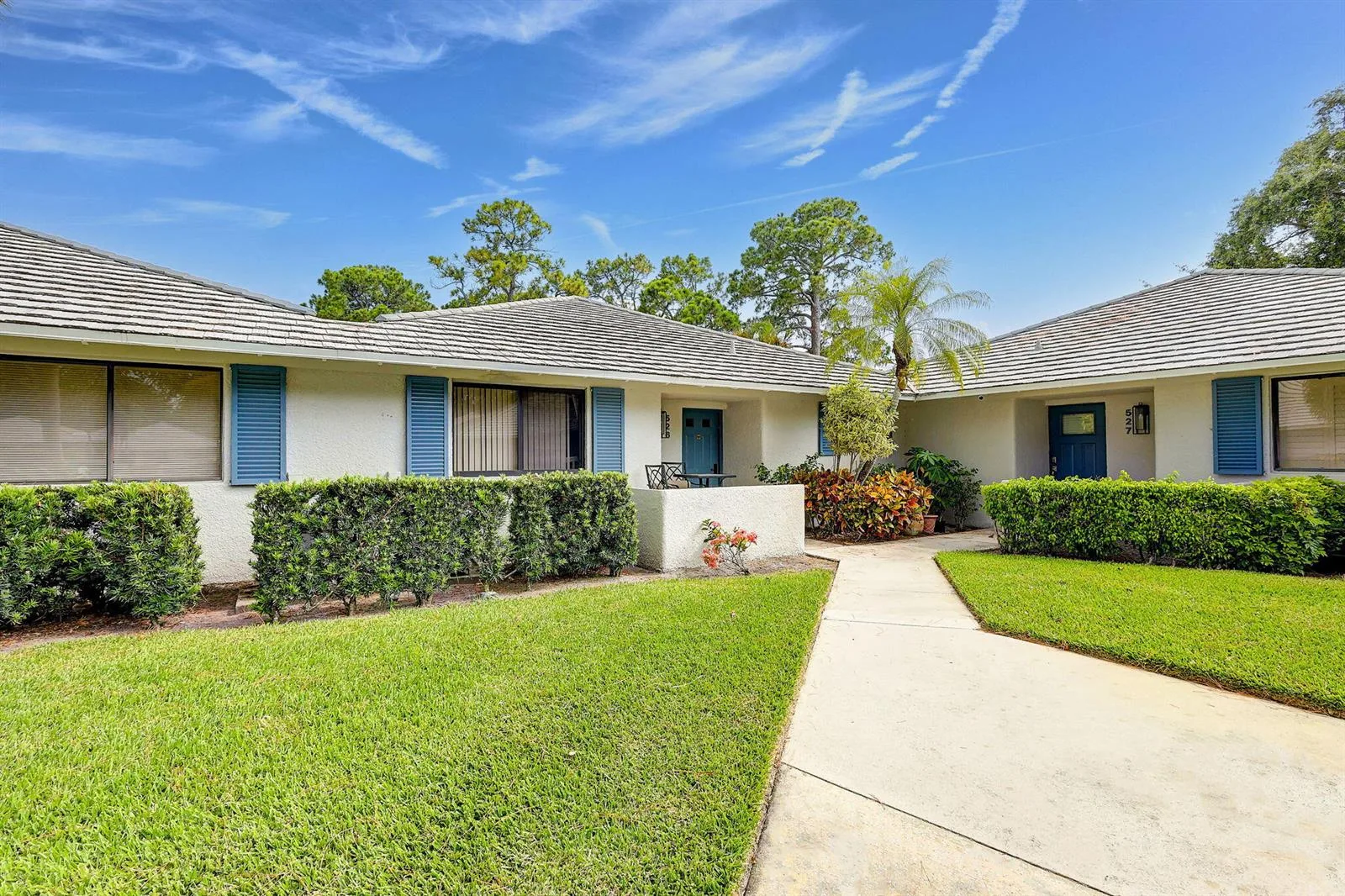 526 Club Drive, Palm Beach Gardens, FL 33418 photo 2