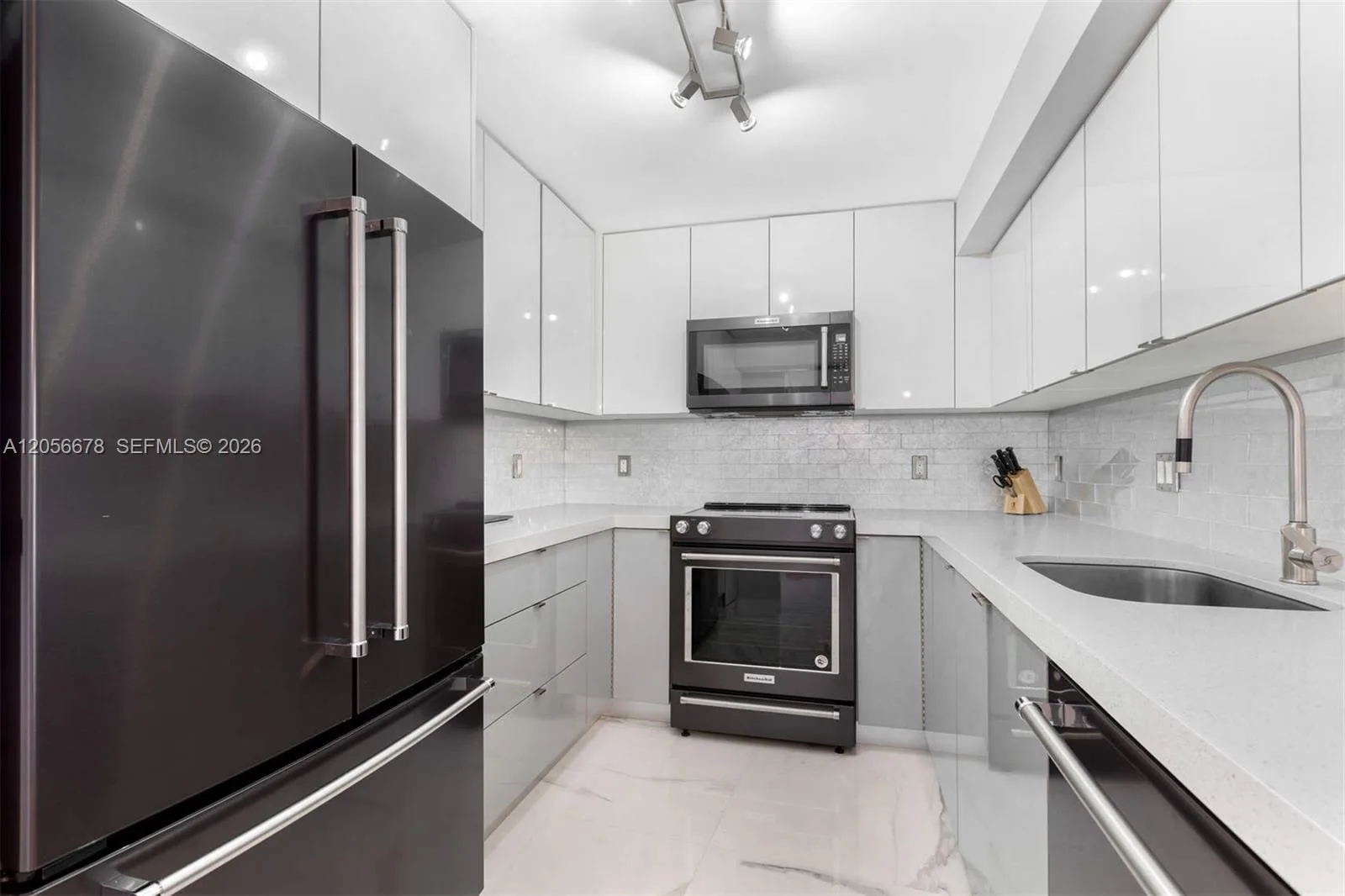 6039 Collins Ave # 1527, Miami Beach, FL 33140 photo 11