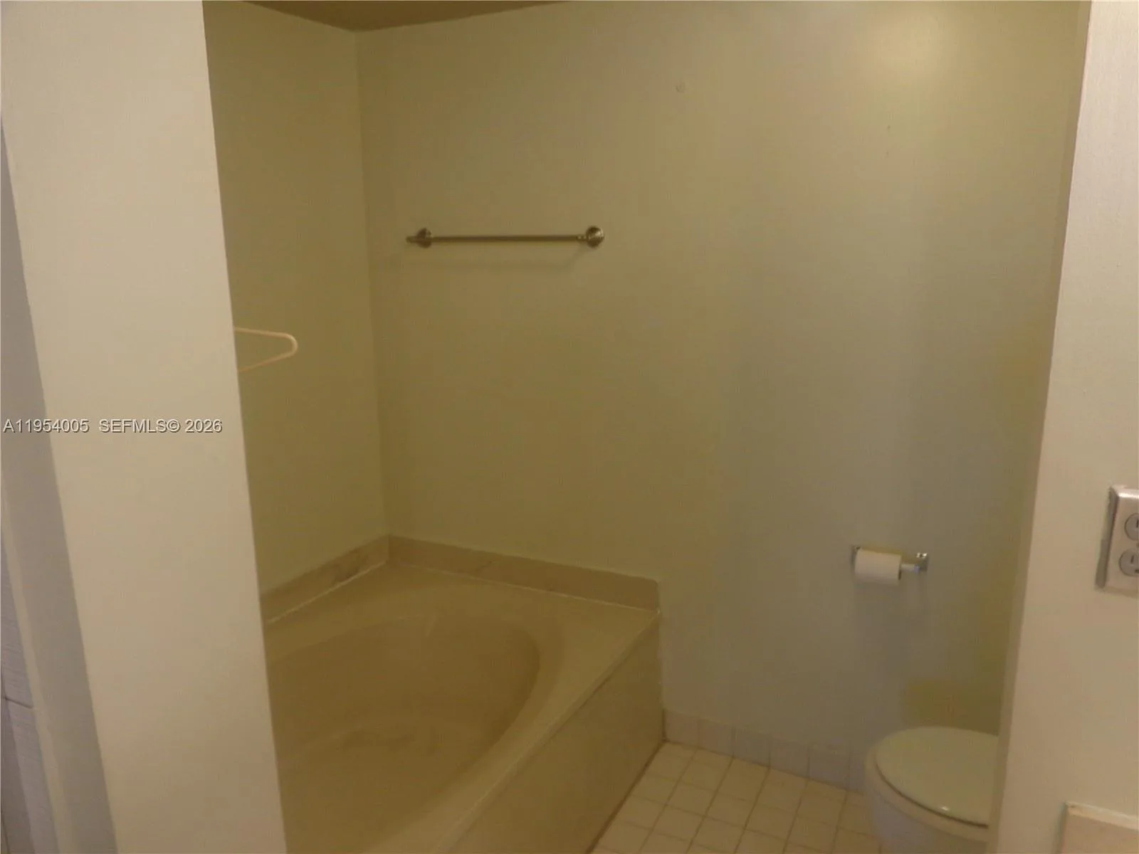 20850 San Simeon Way # 604-5, Miami, FL 33179 photo 9