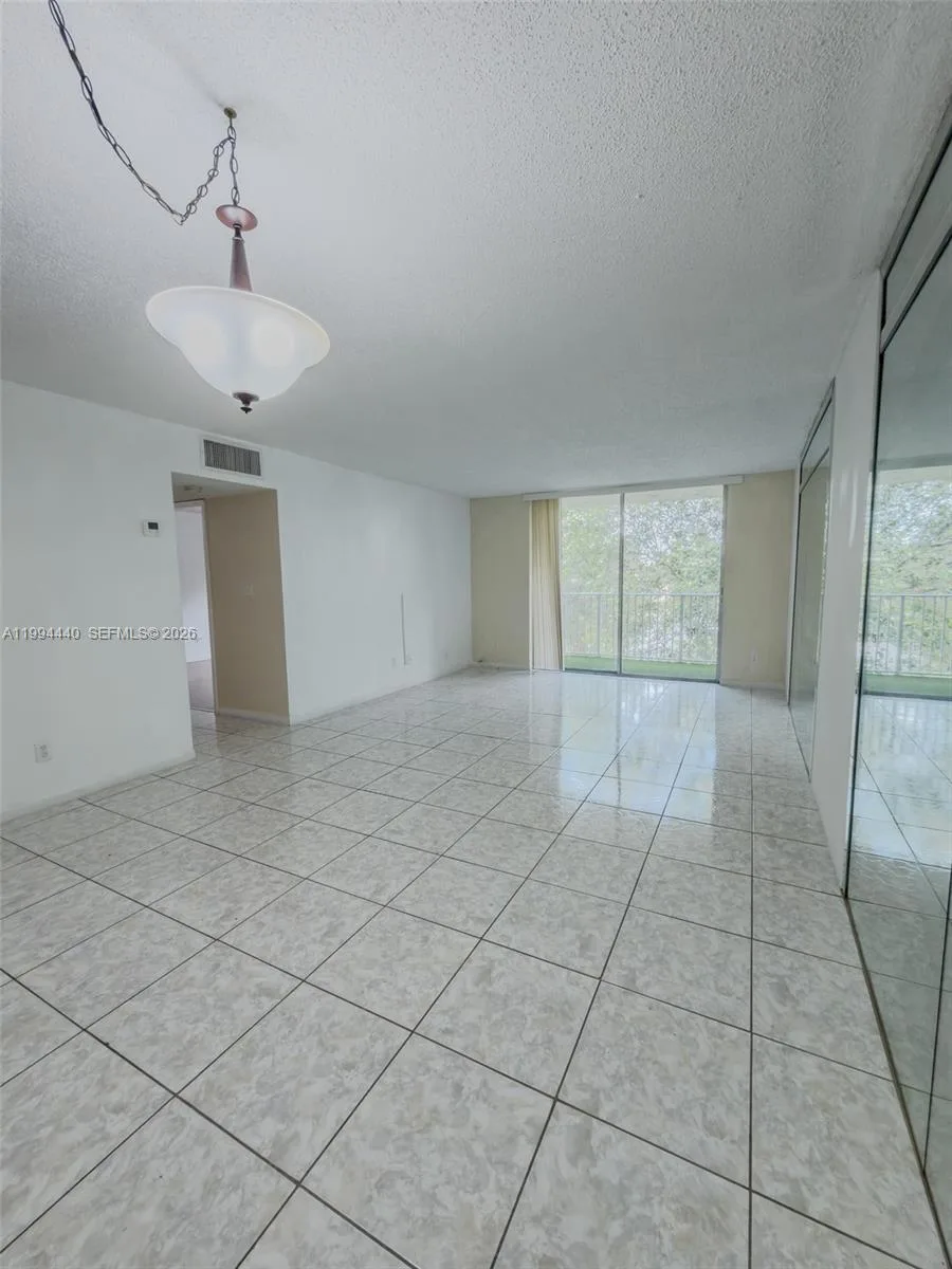 8411 NW 8th St # 301, Miami, FL 33126