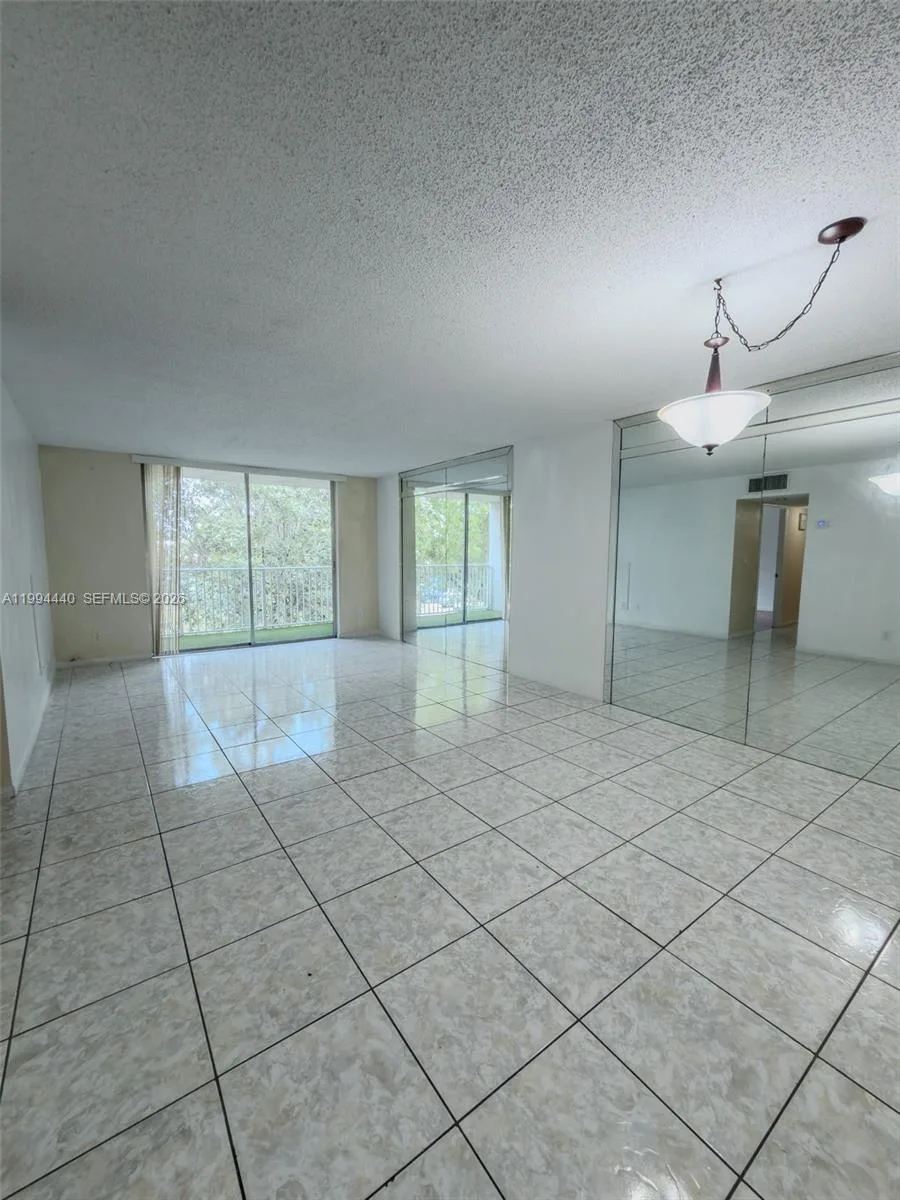 8411 NW 8th St # 301, Miami, FL 33126 photo 3