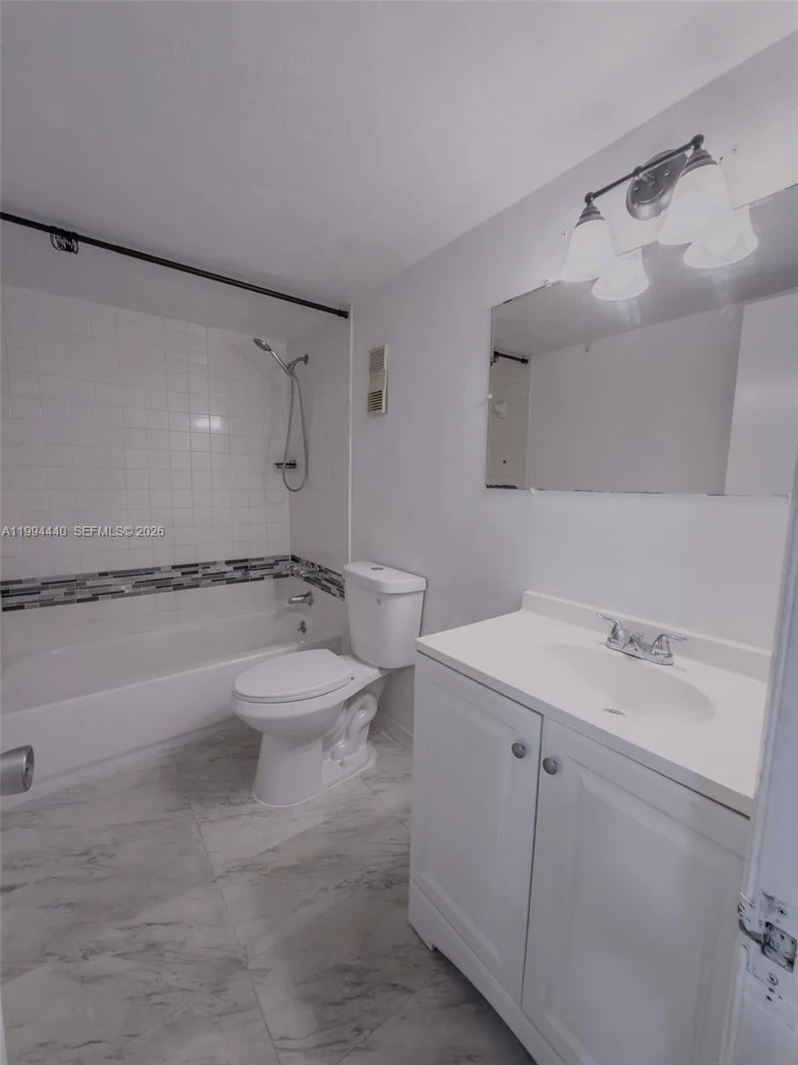 8411 NW 8th St # 301, Miami, FL 33126 photo 7