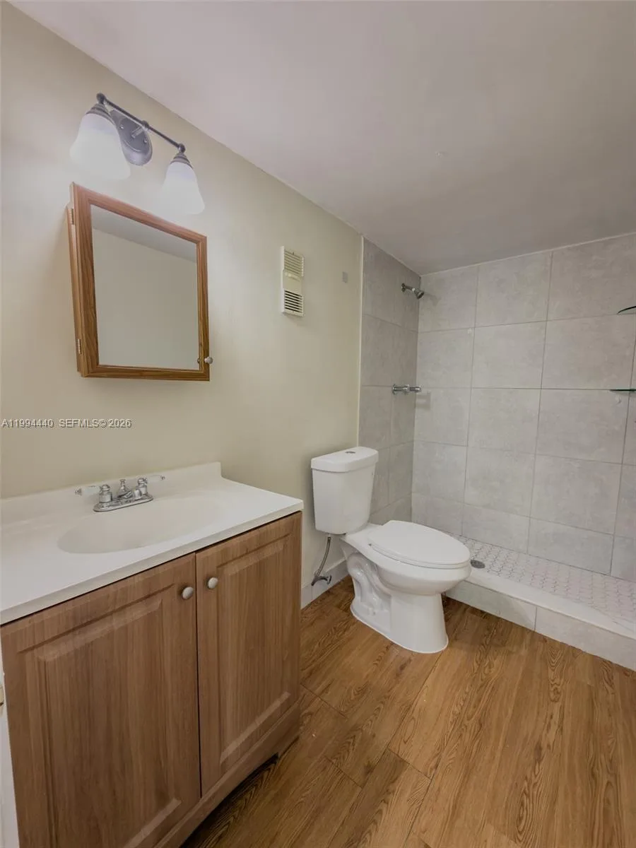 8411 NW 8th St # 301, Miami, FL 33126 photo 9