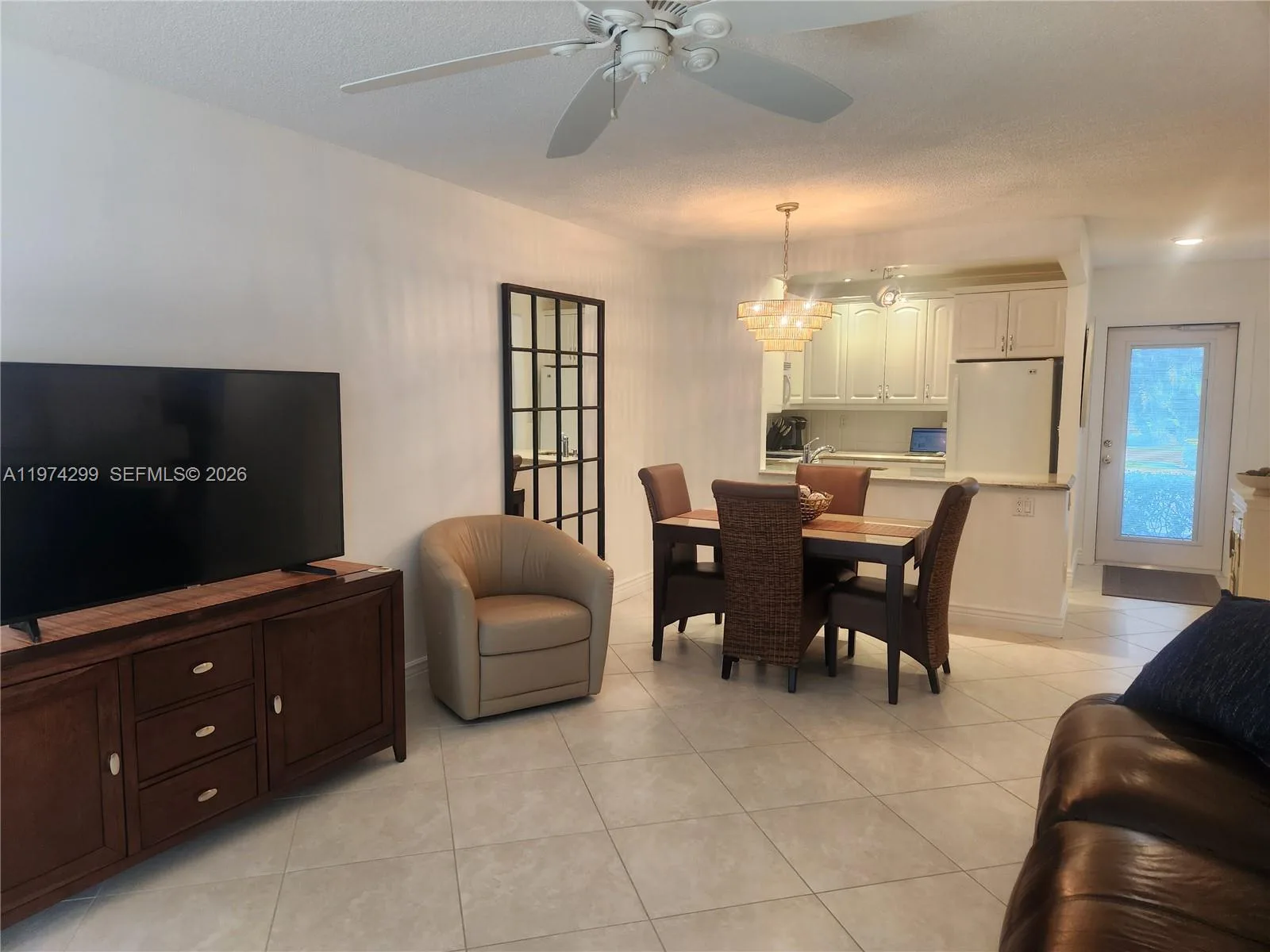 5101 NW 34th St # 101, Lauderdale Lakes, FL 33319