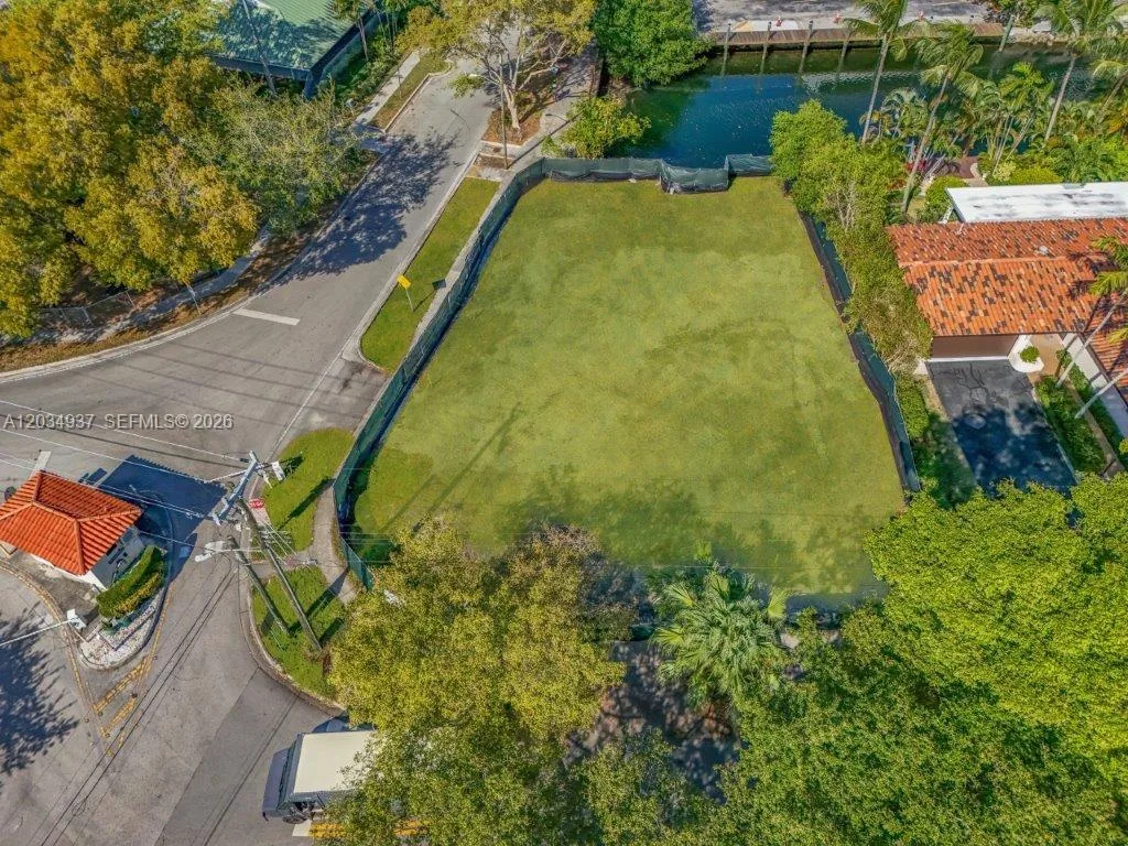 1805 Ixora Rd, North Miami, FL 33181 photo 4