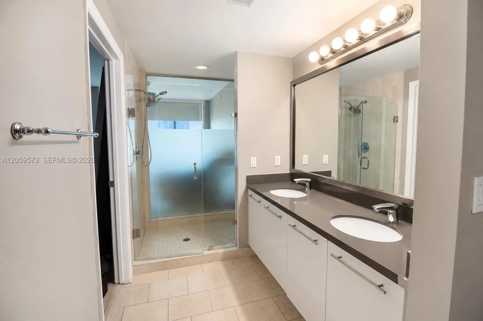 90 SW 3rd St # 3212, Miami, FL 33130 photo 6