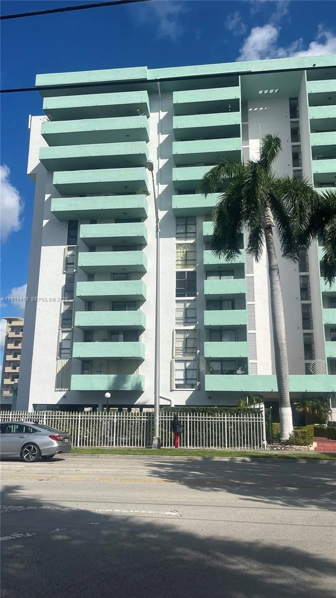 1825 W 44th Pl # 309, Hialeah, FL 33012