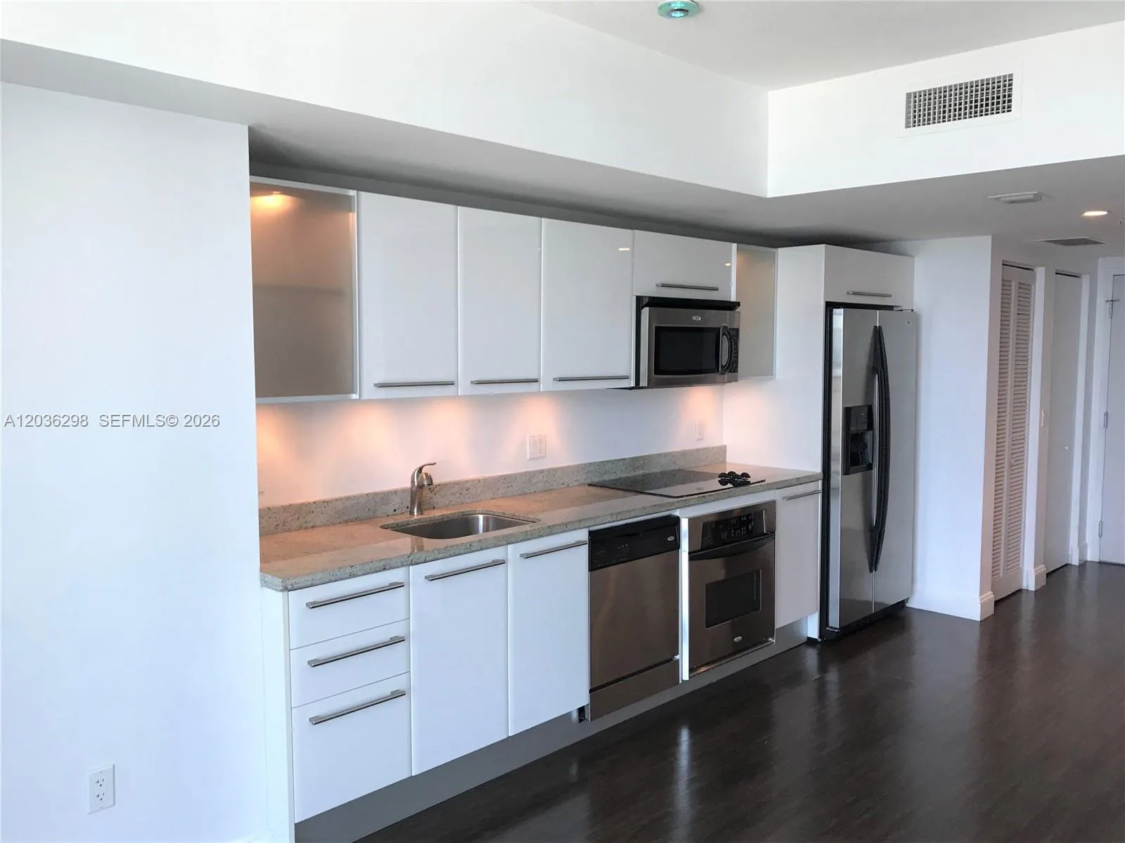 185 SW 7th St # 3806, Miami, FL 33130 photo 2