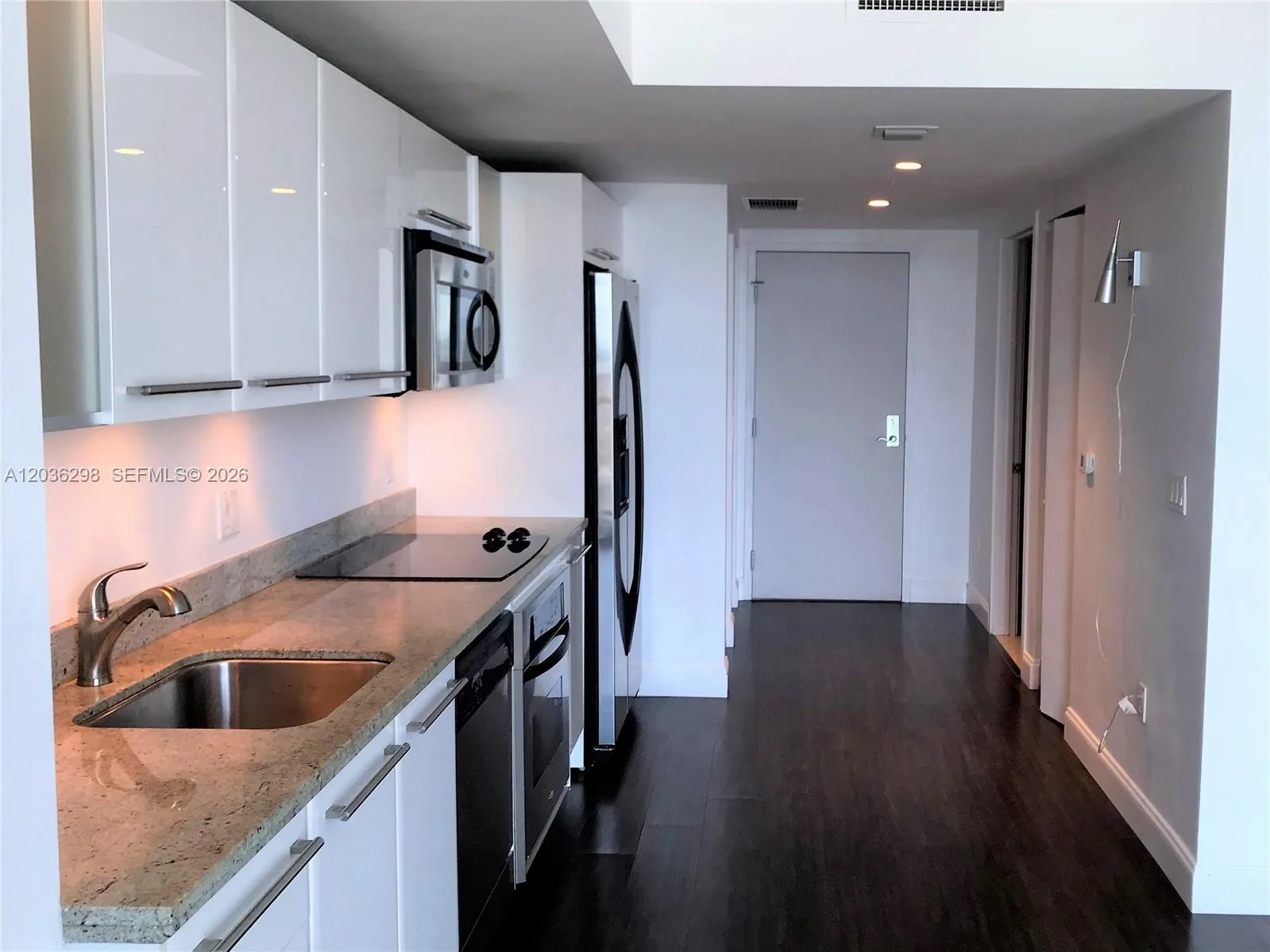 185 SW 7th St # 3806, Miami, FL 33130 photo 3
