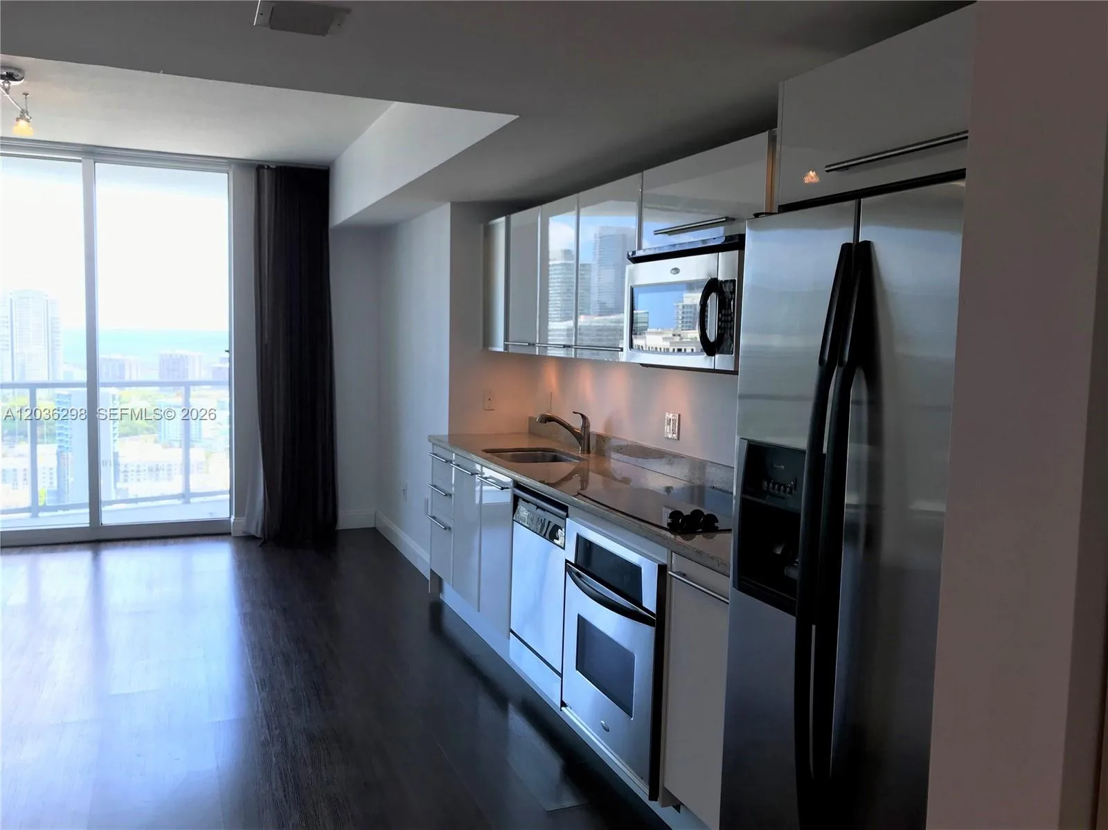185 SW 7th St # 3806, Miami, FL 33130 photo 4
