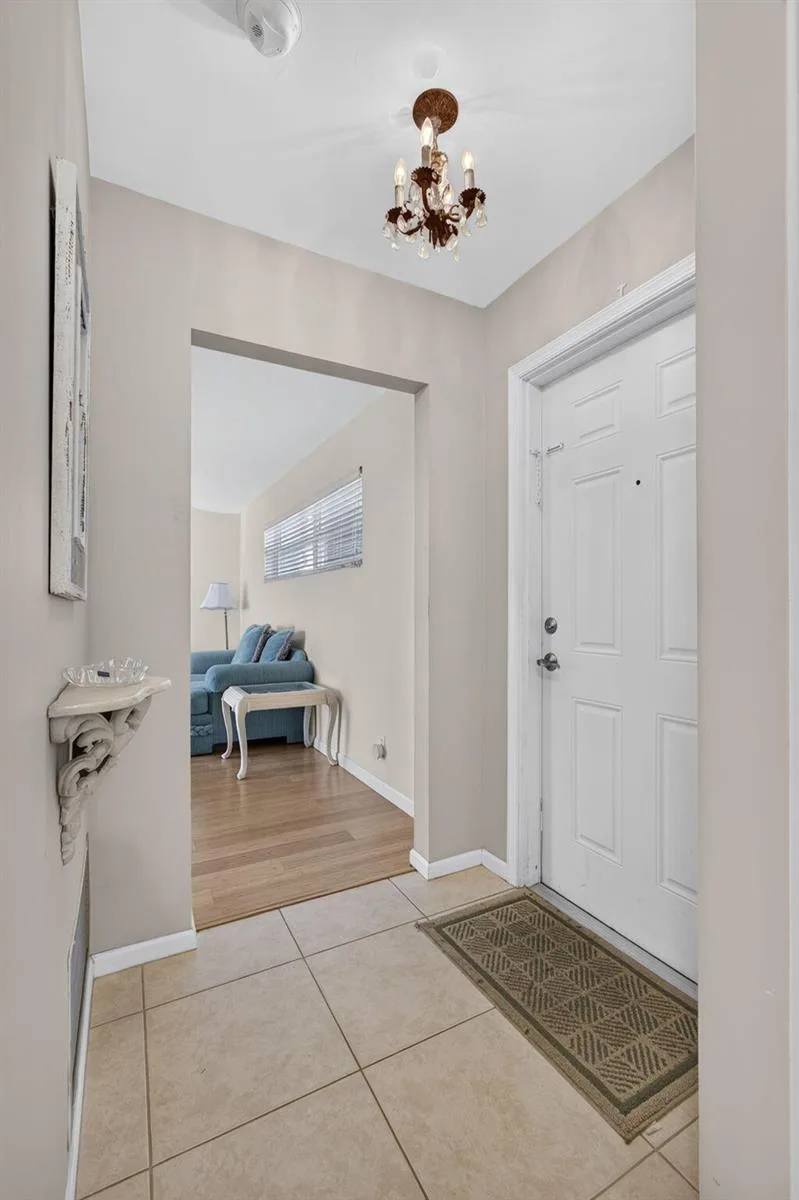 29 COLONIAL CLUB Drive # 202, Boynton Beach, FL 33435 photo 4