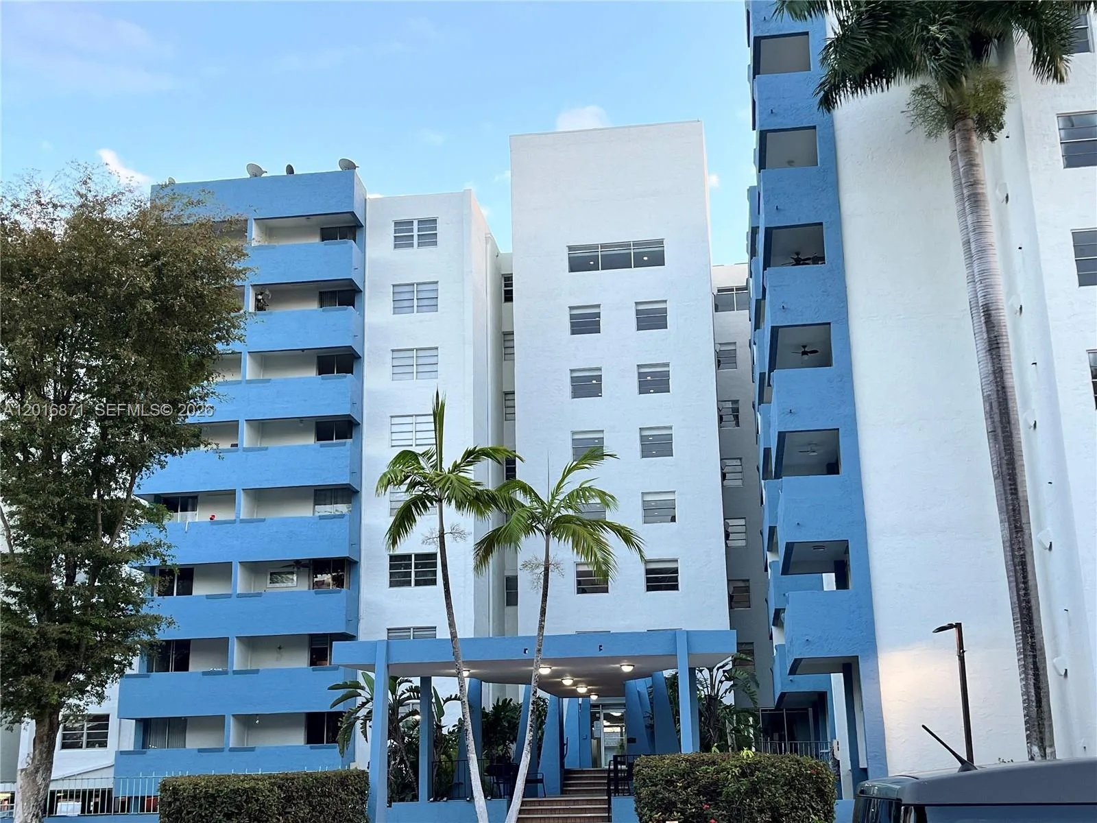 5050 NW 7th St # 220, Miami, FL 33126