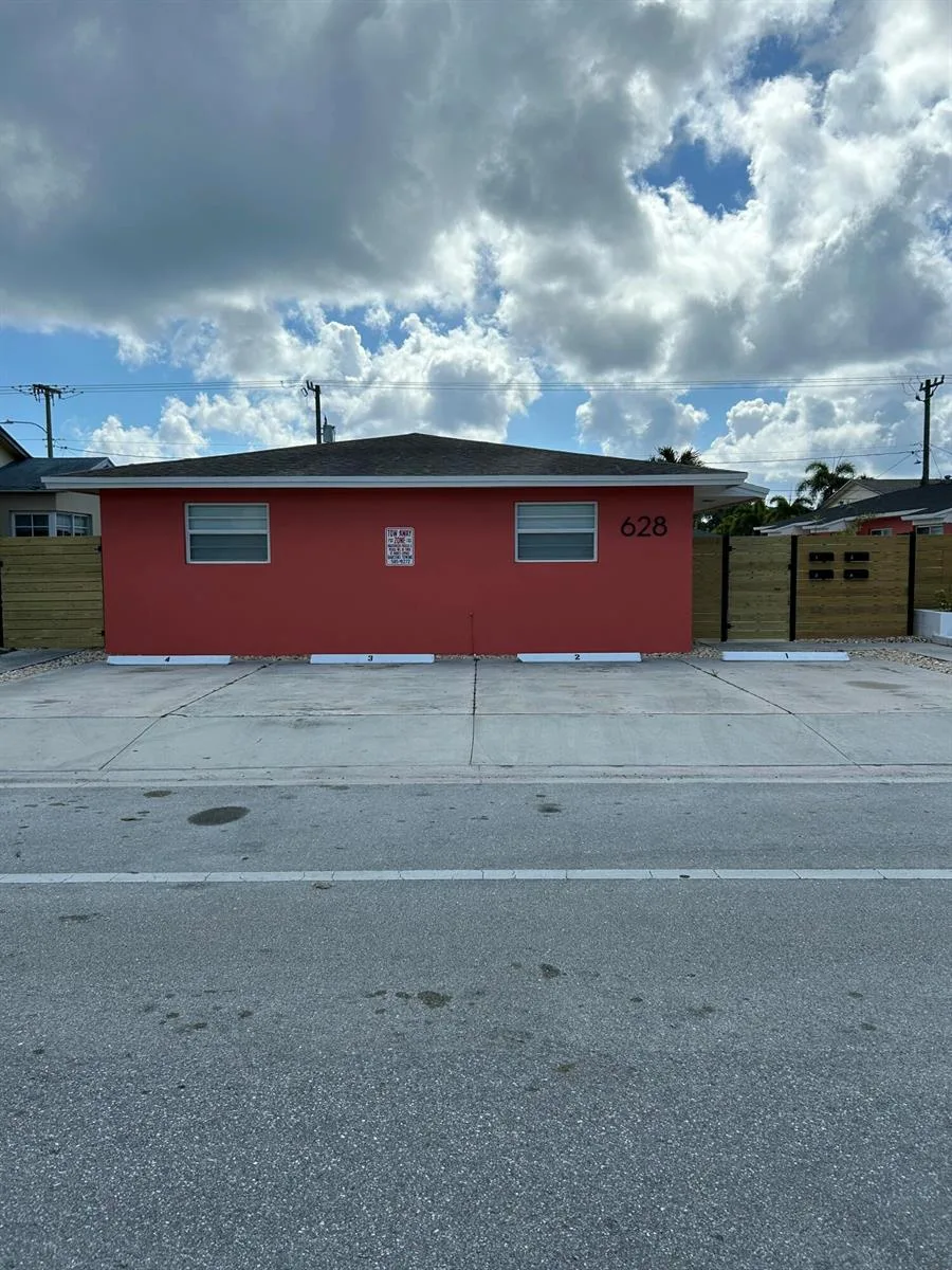 628 N M Street, FL 33460
