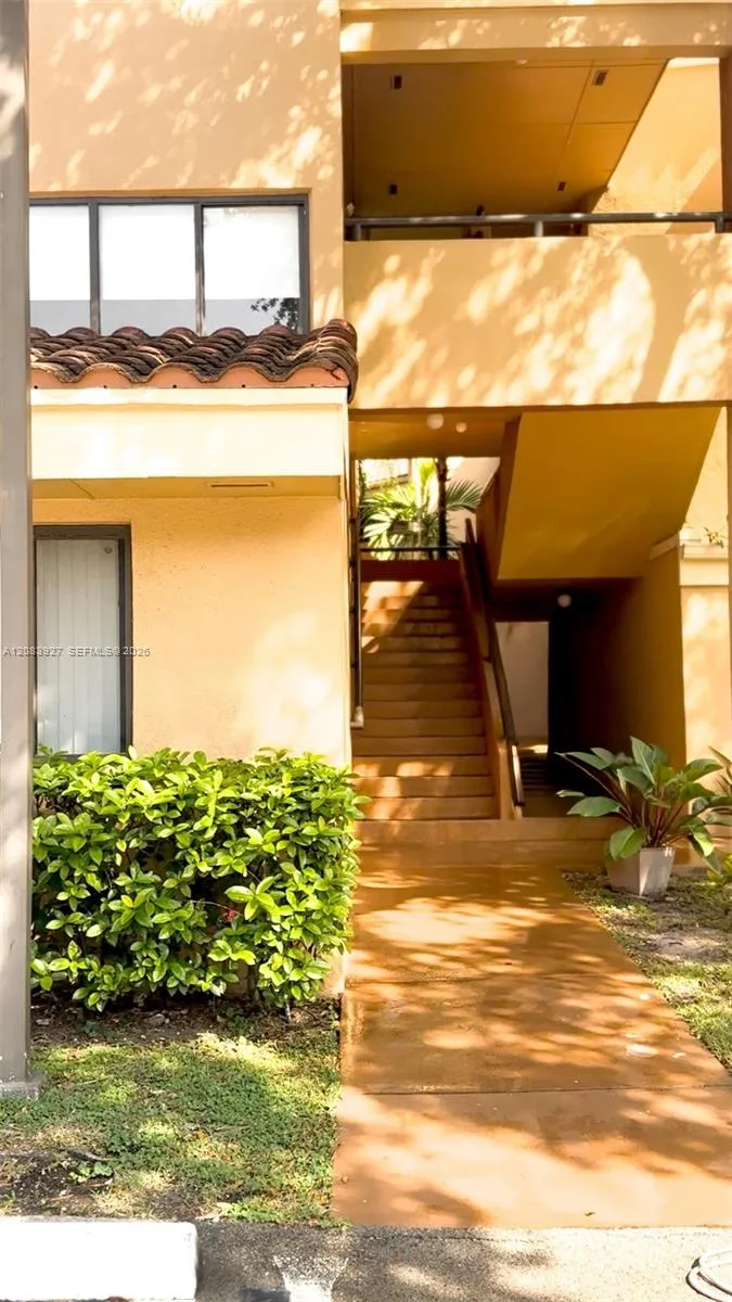 15545 N Miami Lakeway N # 303, Miami Lakes, FL 33014