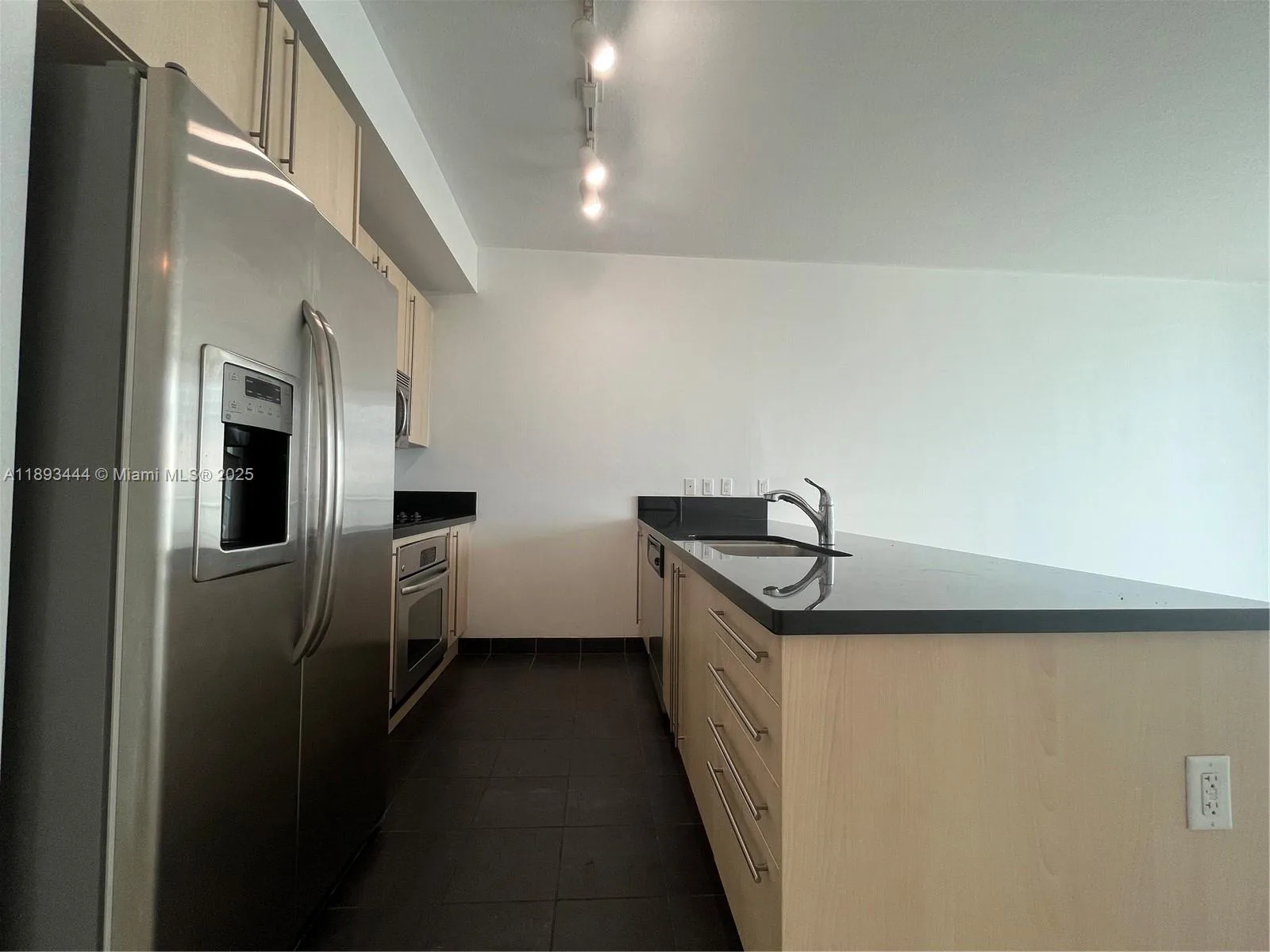 79 SW 12th St # 2808-S, Miami, FL 33130 photo 3