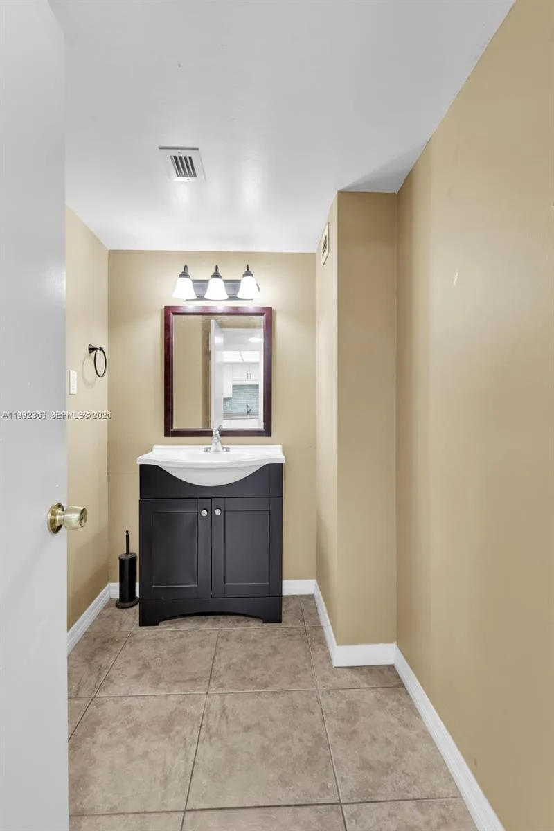 18011 Biscayne Blvd # 903, Aventura, FL 33160 photo 10