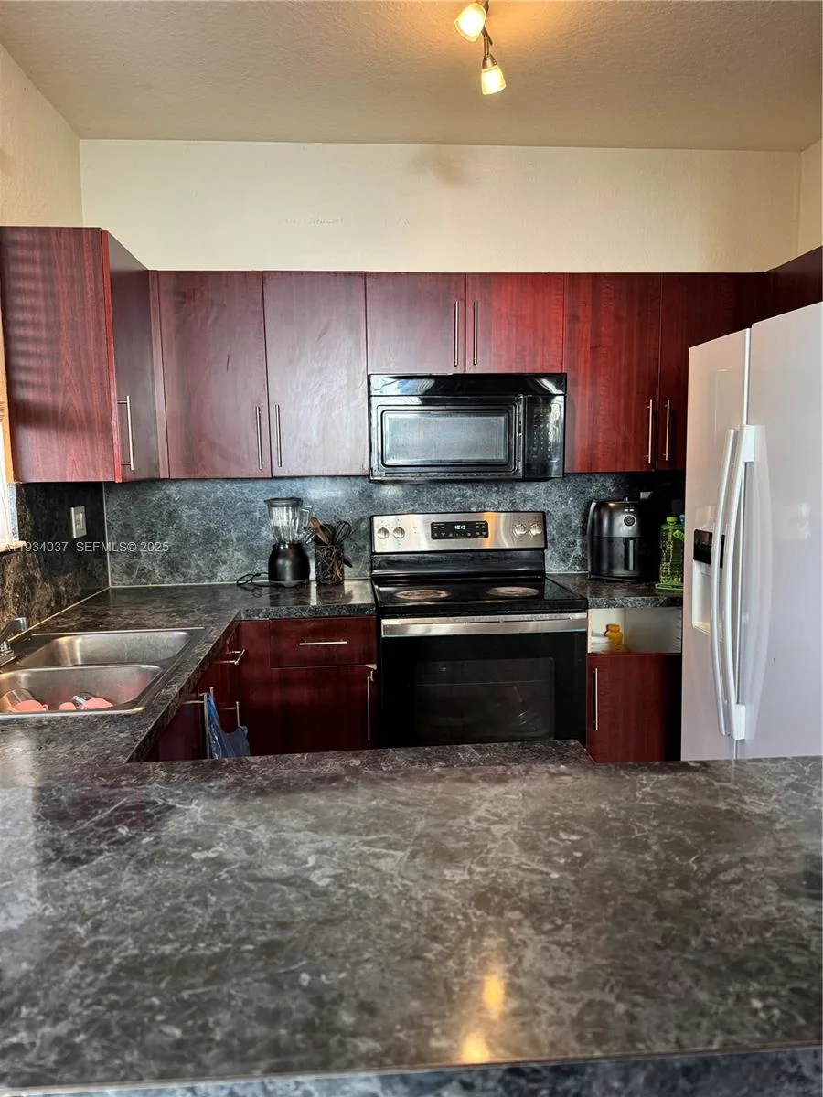 1043 SE 23rd Ave, Homestead, FL 33035 photo 11