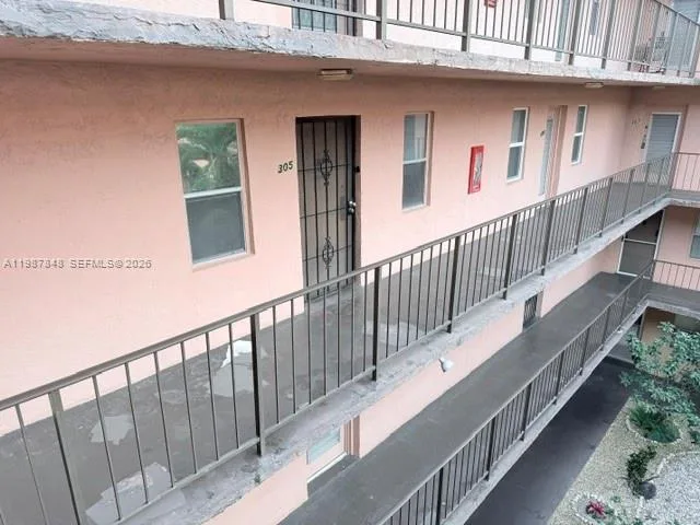 2841 Somerset Dr # 305, Lauderdale Lakes, FL 33311 photo 2