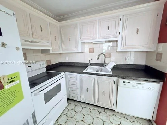2841 Somerset Dr # 305, Lauderdale Lakes, FL 33311 photo 4