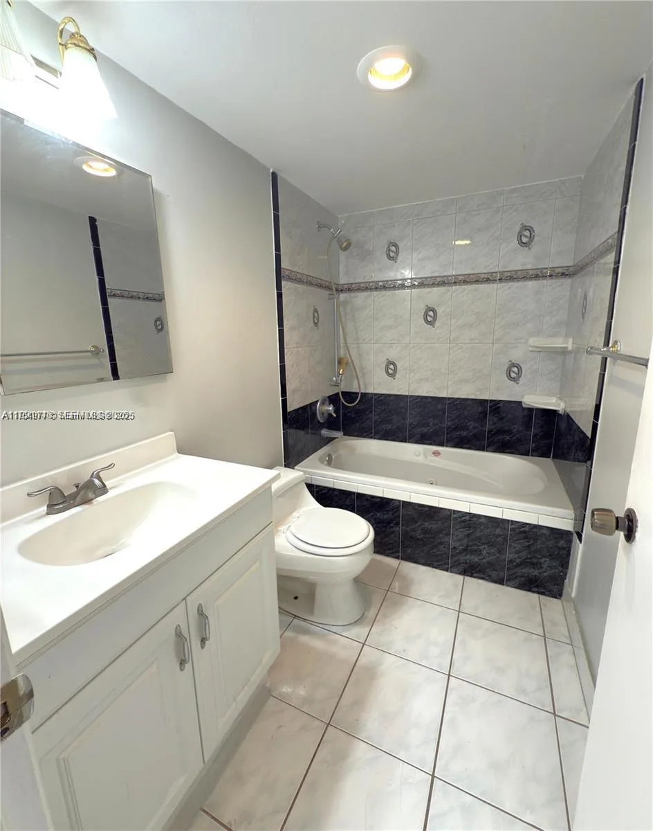 805 W Oakland Park Blvd # D19, Oakland Park, FL 33311 photo 13