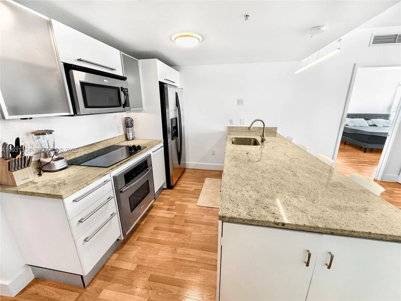185 SW 7th St # 2701, Miami, FL 33130 photo 4