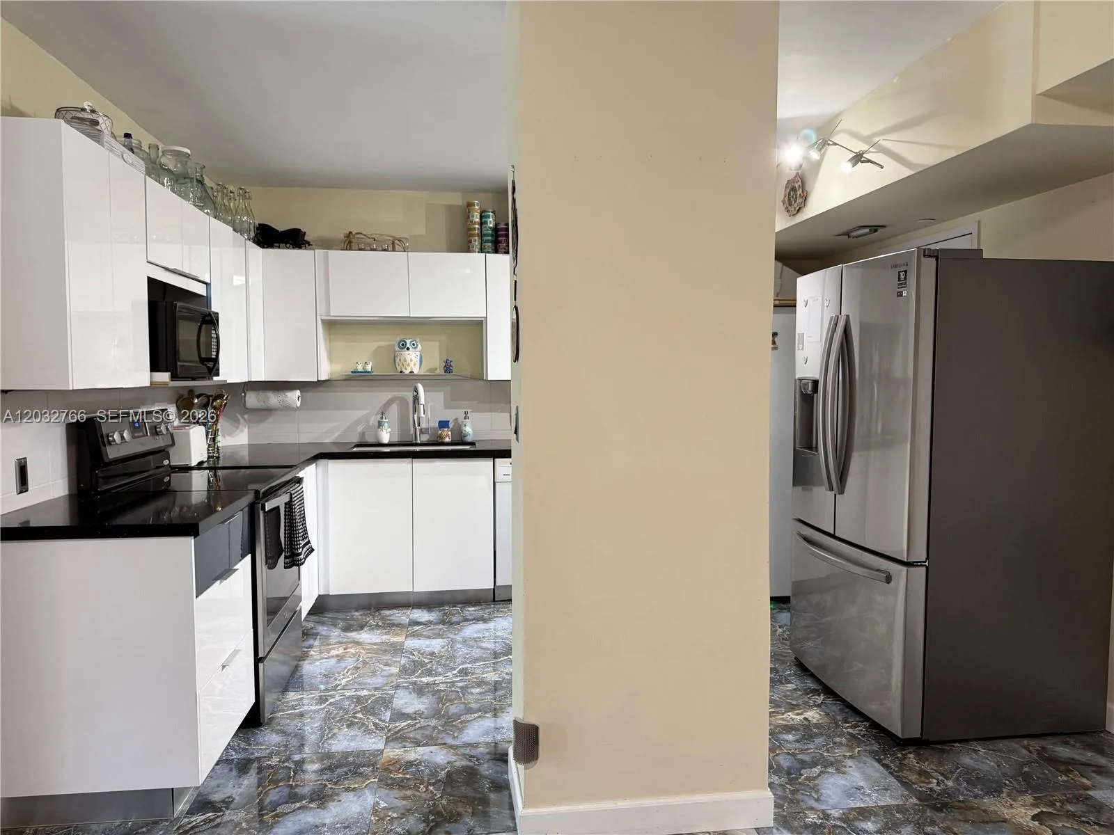 4200 Hillcrest Dr # 403, Hollywood, FL 33021 photo 11