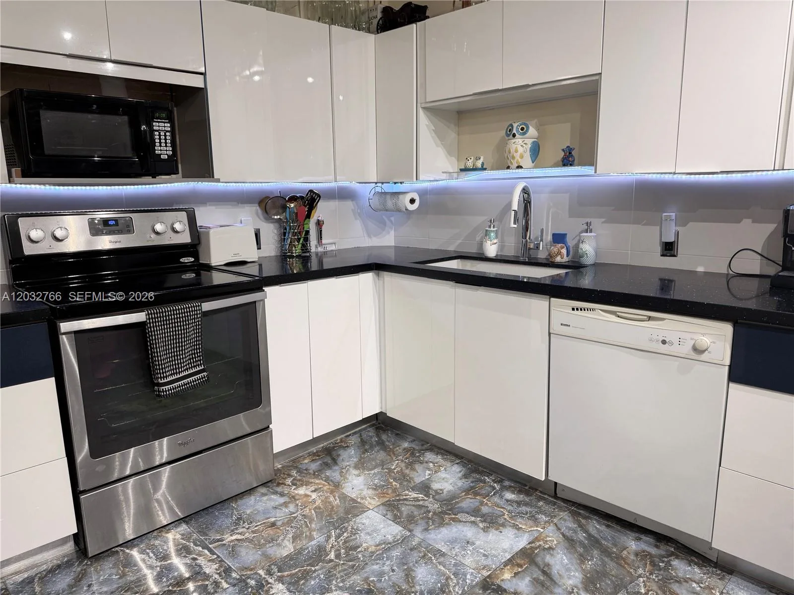 4200 Hillcrest Dr # 403, Hollywood, FL 33021 photo 12