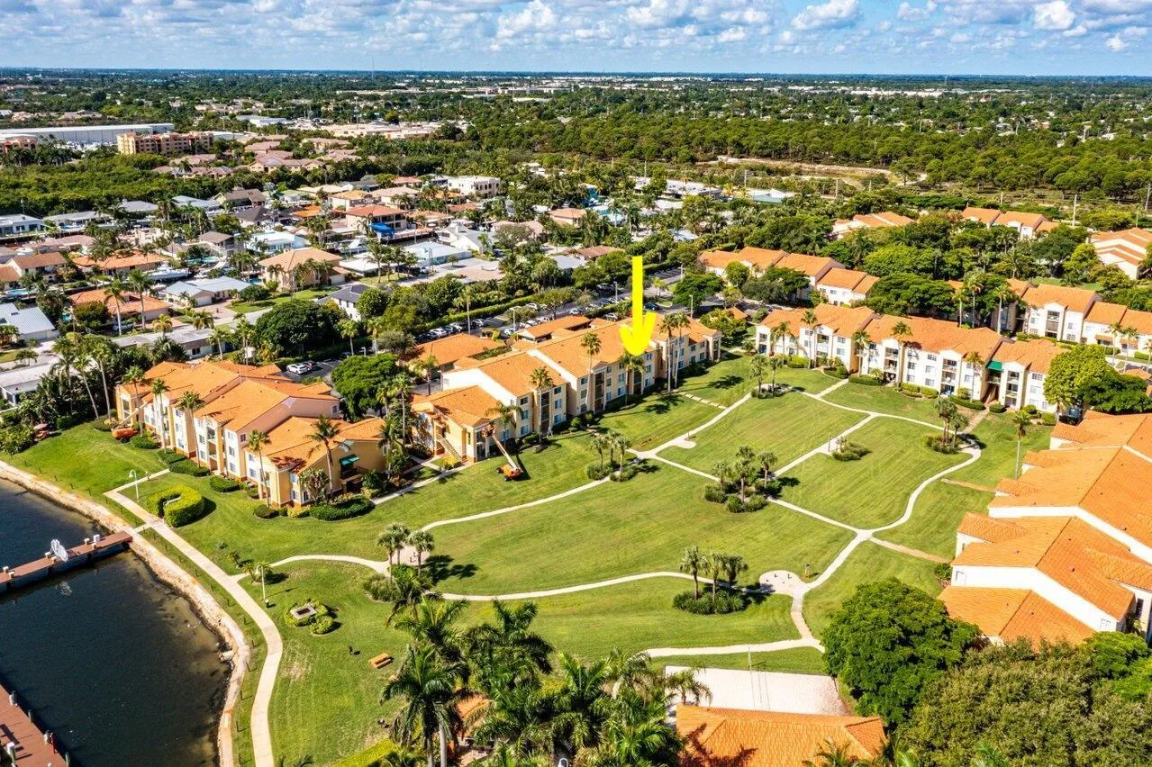 157 Yacht Club Way # 206, Hypoluxo, FL 33462