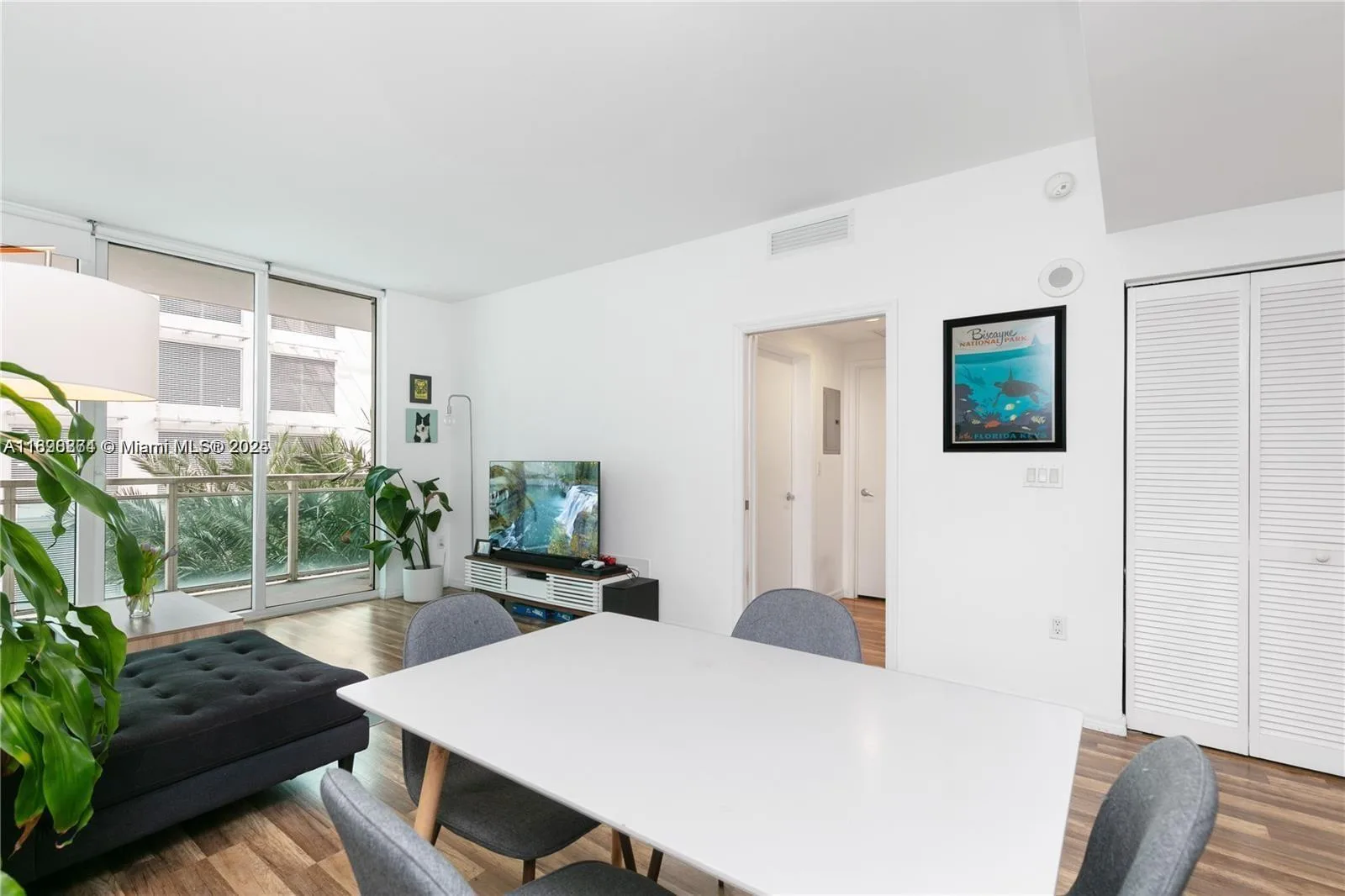 950 Brickell Bay Dr # 403, Miami, FL 33131 photo 2