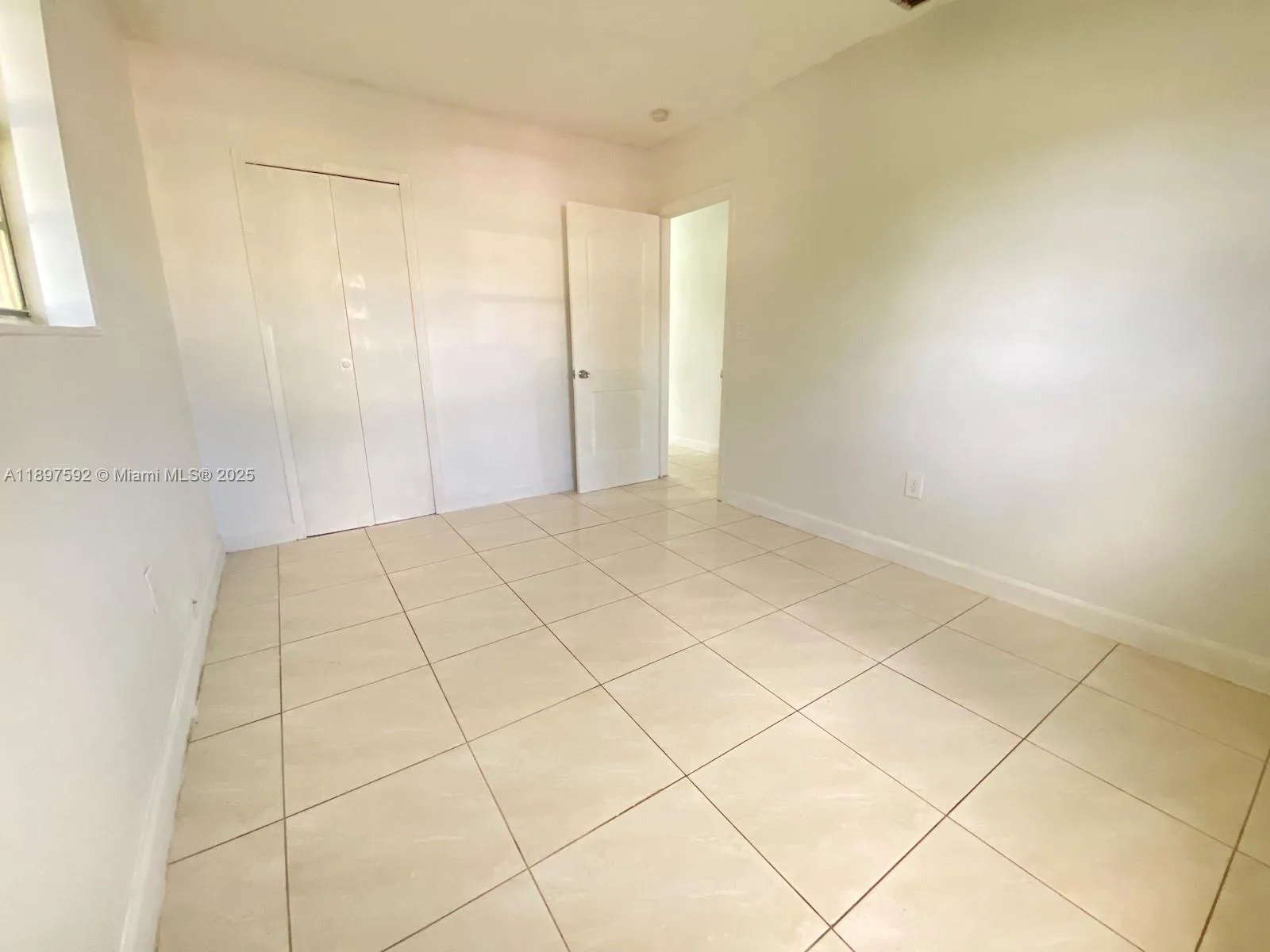 1121 NE 214th St, Miami, FL 33179 photo 11