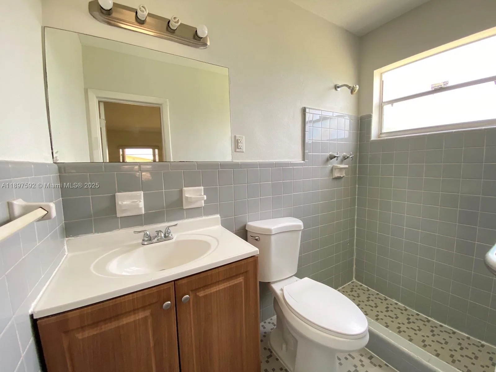 1121 NE 214th St, Miami, FL 33179 photo 12