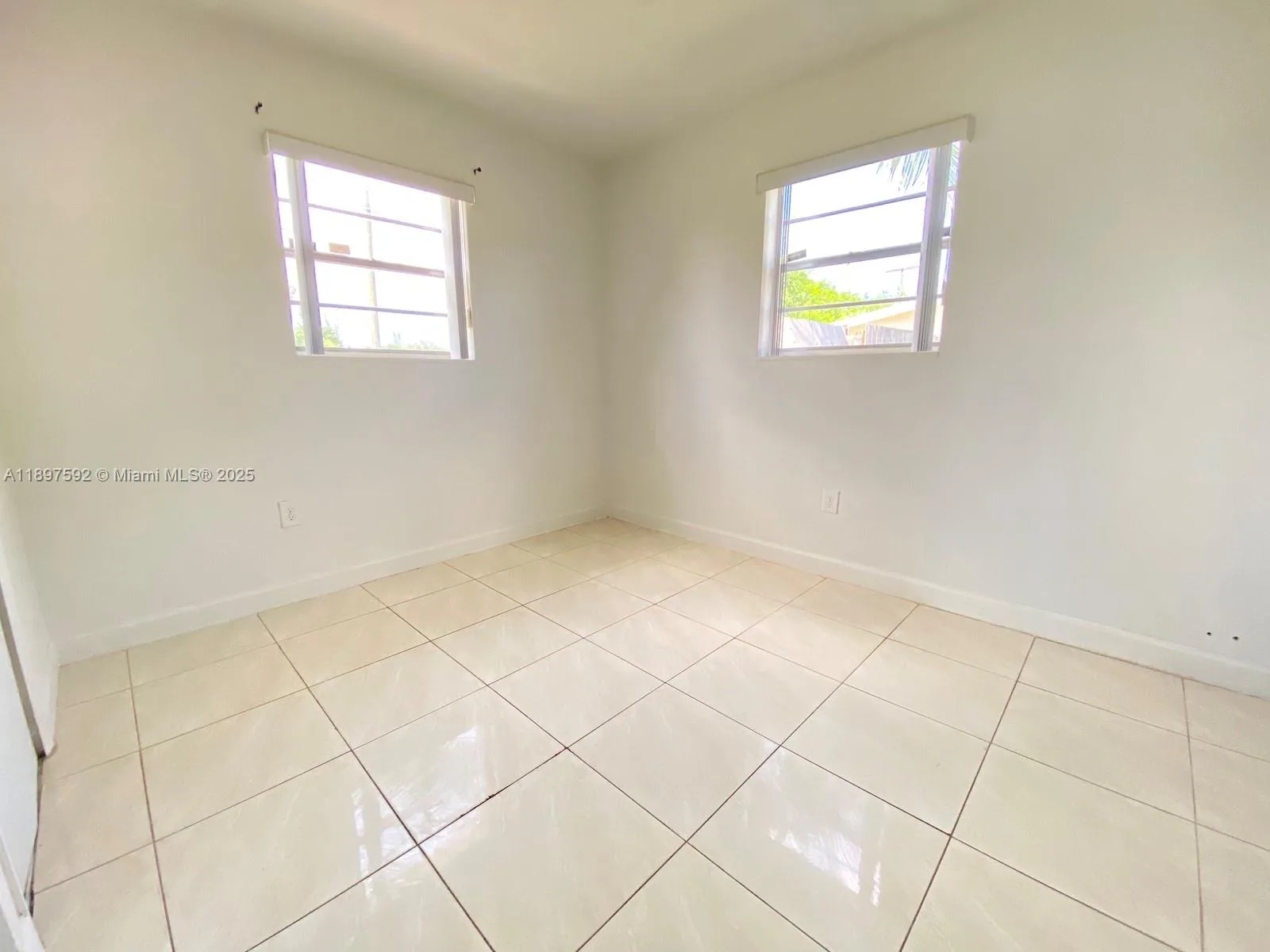 1121 NE 214th St, Miami, FL 33179 photo 13