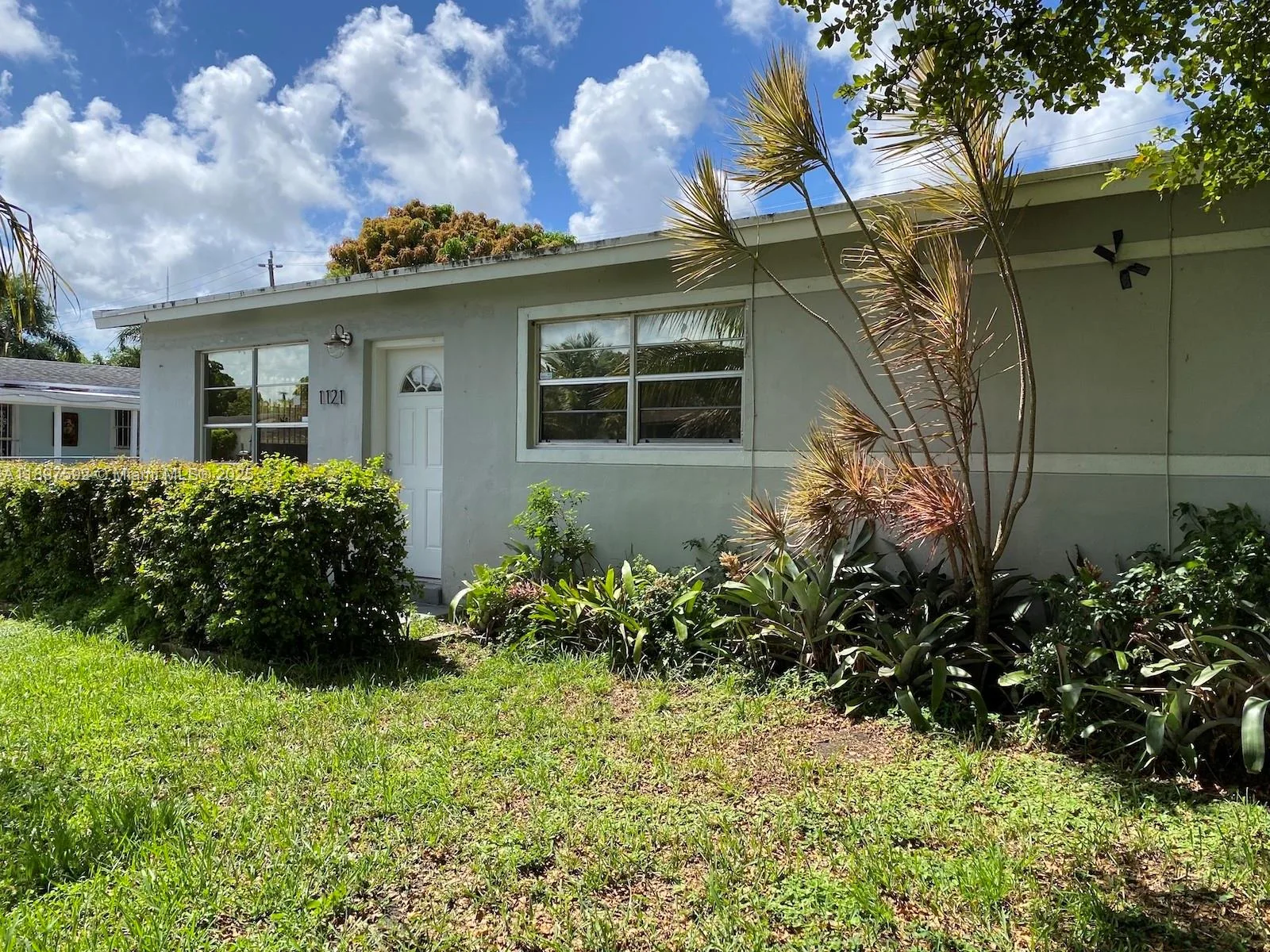 1121 NE 214th St, Miami, FL 33179 photo 2