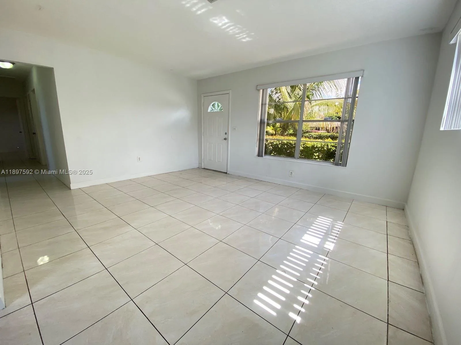 1121 NE 214th St, Miami, FL 33179 photo 7