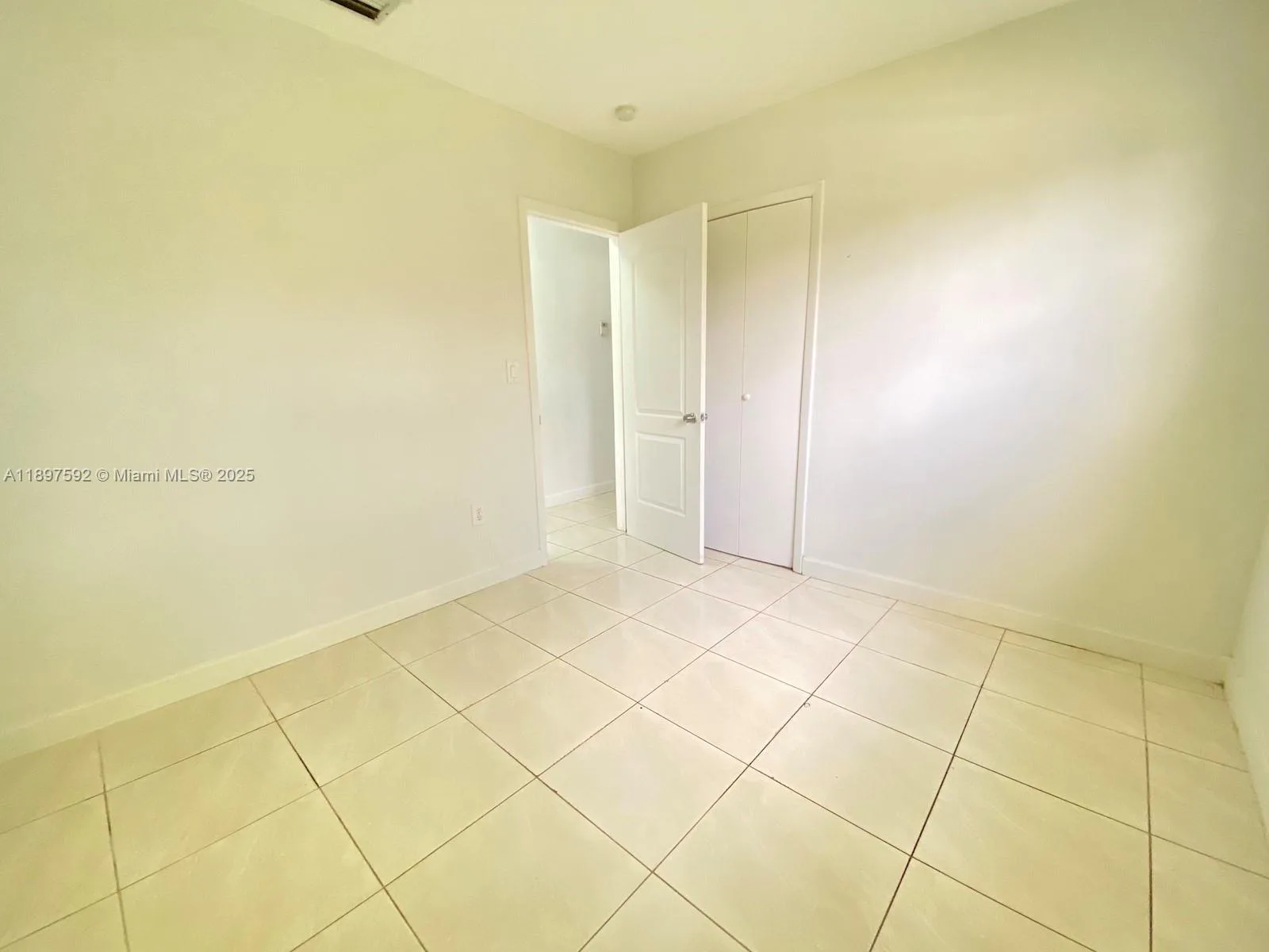 1121 NE 214th St, Miami, FL 33179 photo 8