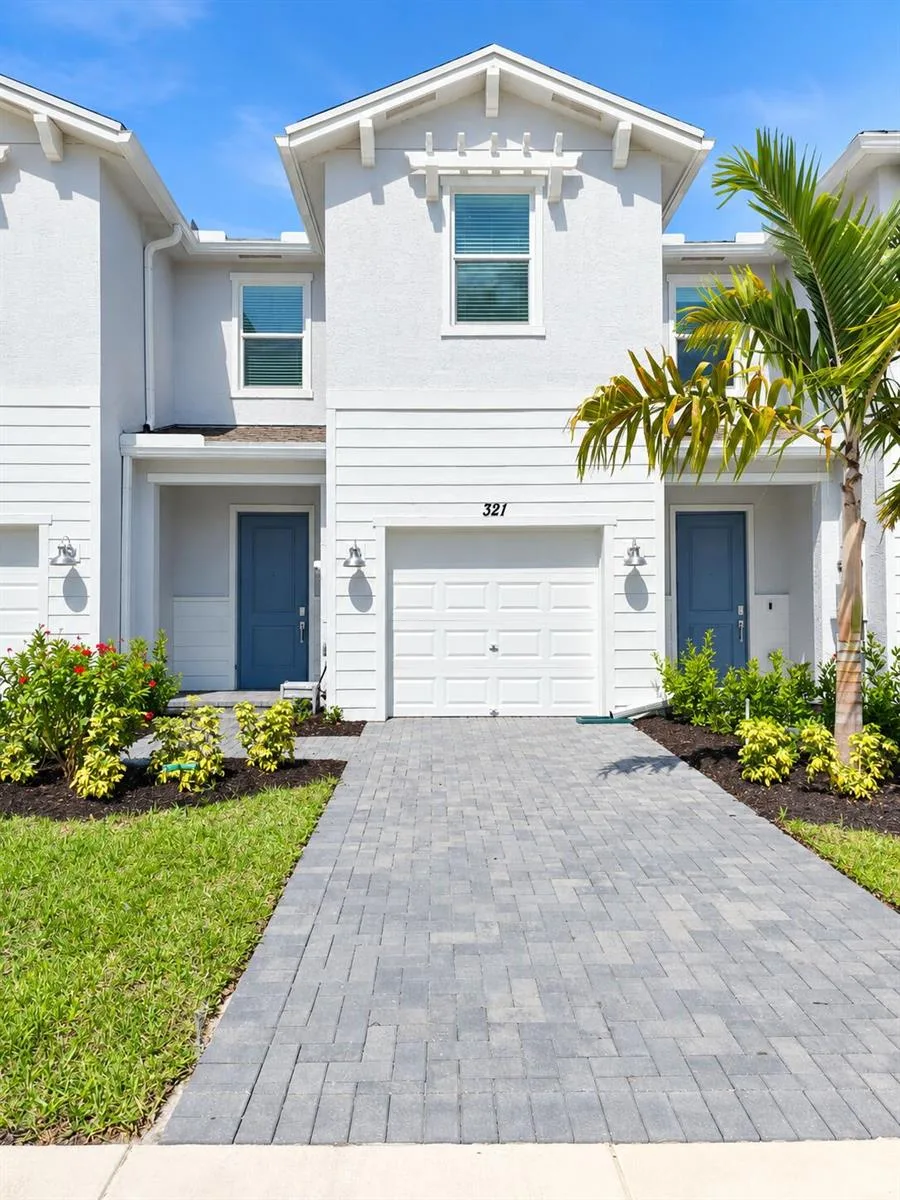 321 SE CROSSOAK Lane, Port St. Lucie, FL 34984