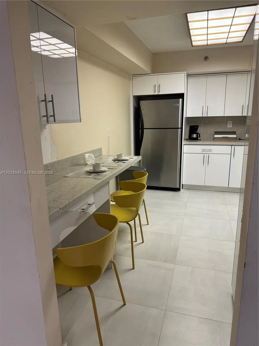 3600 Mystic Pointe Dr # 208, Aventura, FL 33180