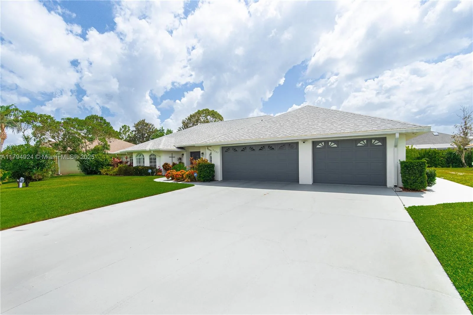 2227 SUNRISE DR, Sebring, FL 33872 photo 3