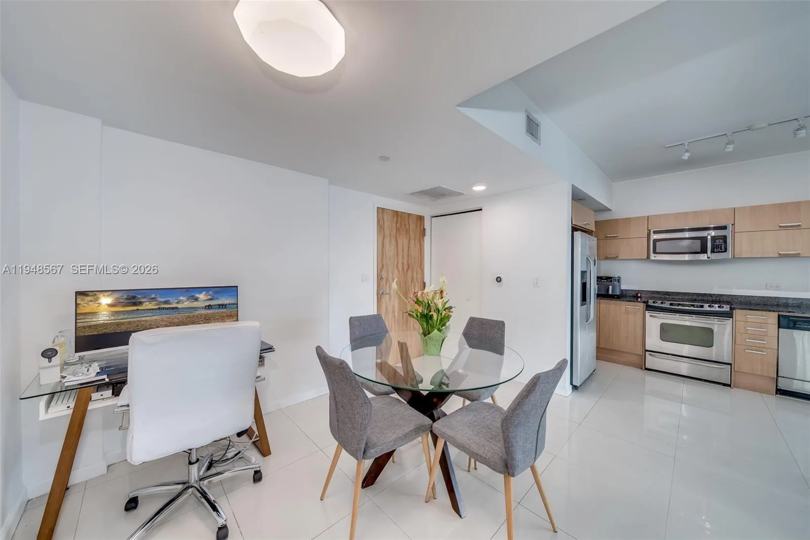 350 S Miami Ave # 3408, Miami, FL 33130 photo 2