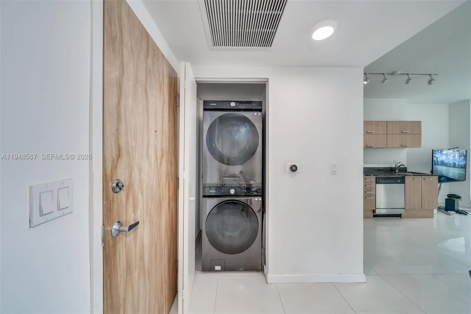 350 S Miami Ave # 3408, Miami, FL 33130 photo 4