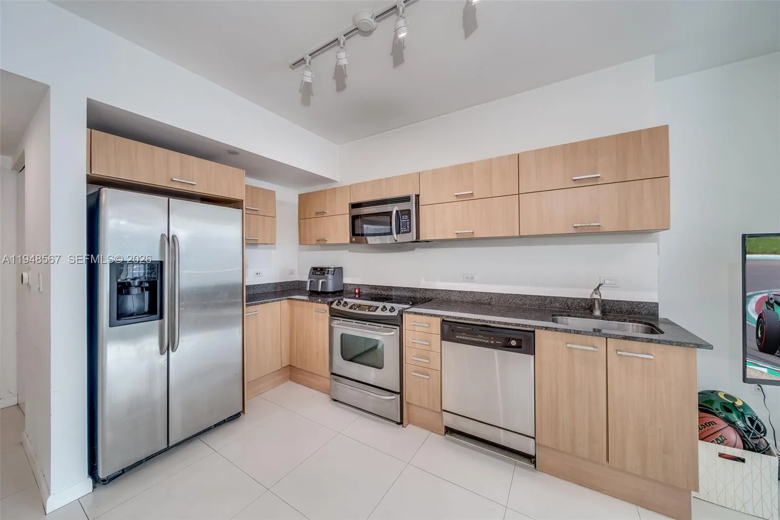 350 S Miami Ave # 3408, Miami, FL 33130 photo 5