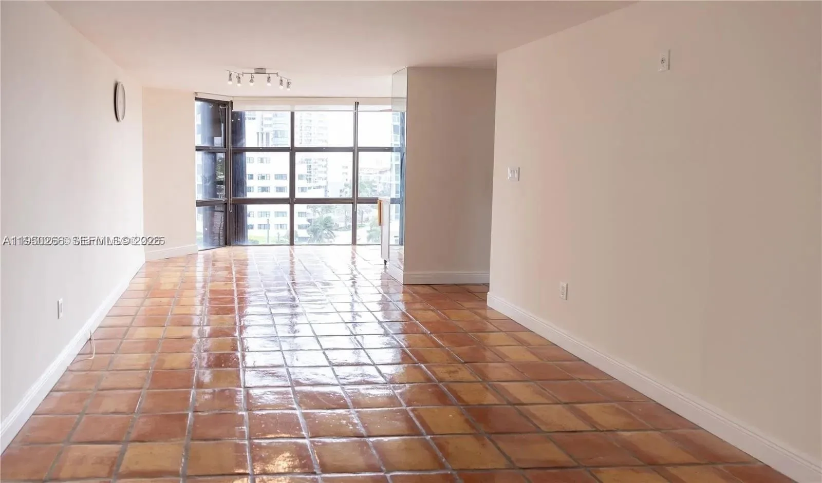 6423 Collins Ave # 1101, Miami Beach, FL 33141 photo 2