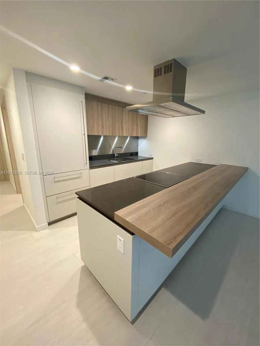 1000 Brickell Plaza # 2007, Miami, FL 33131 photo 2