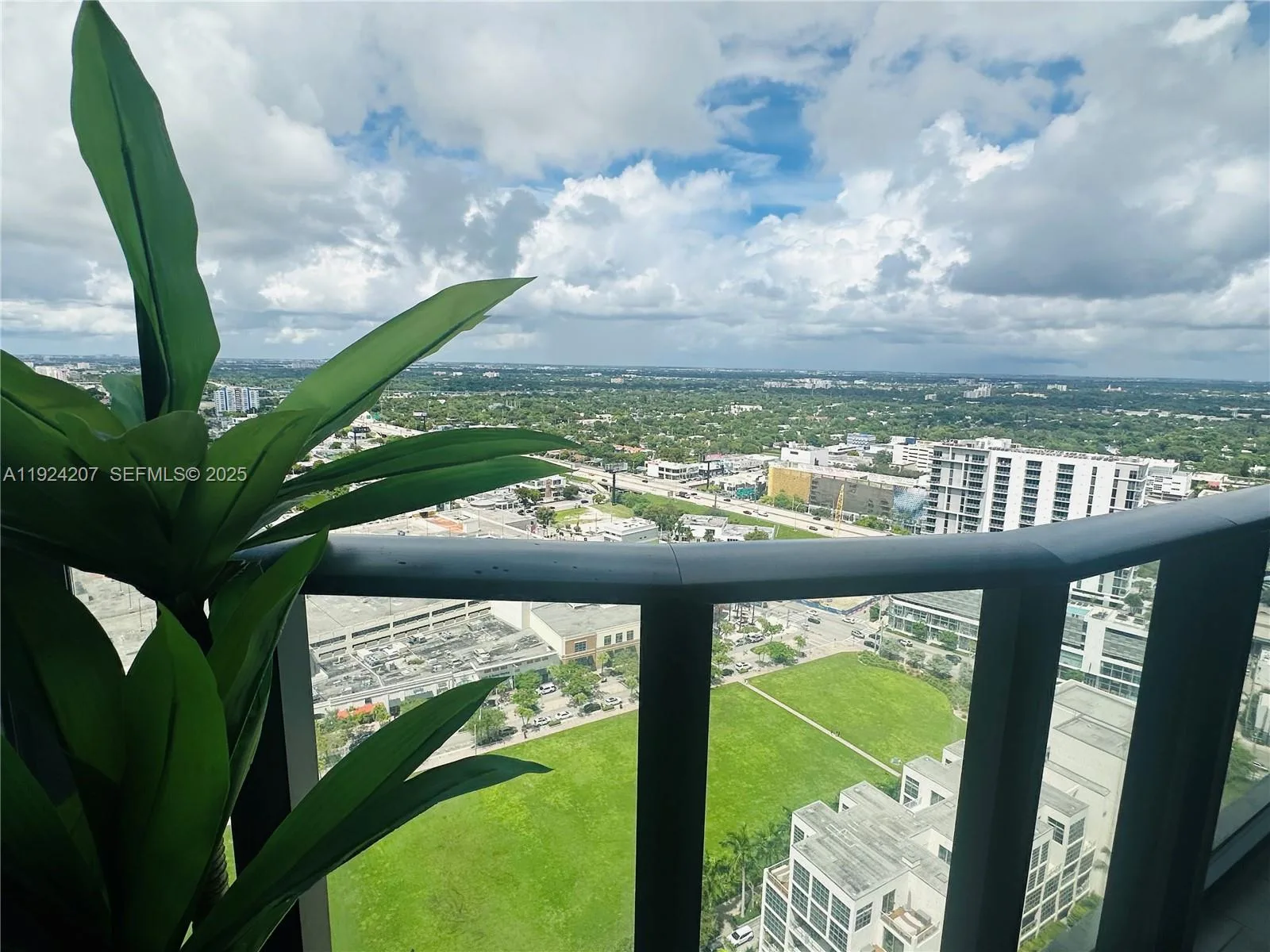 121 NE 34th St # 3014, Miami, FL 33137 photo 3