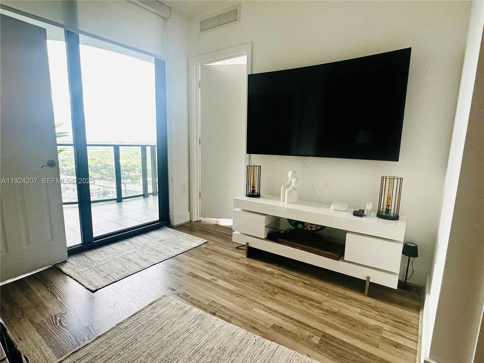 121 NE 34th St # 3014, Miami, FL 33137 photo 9