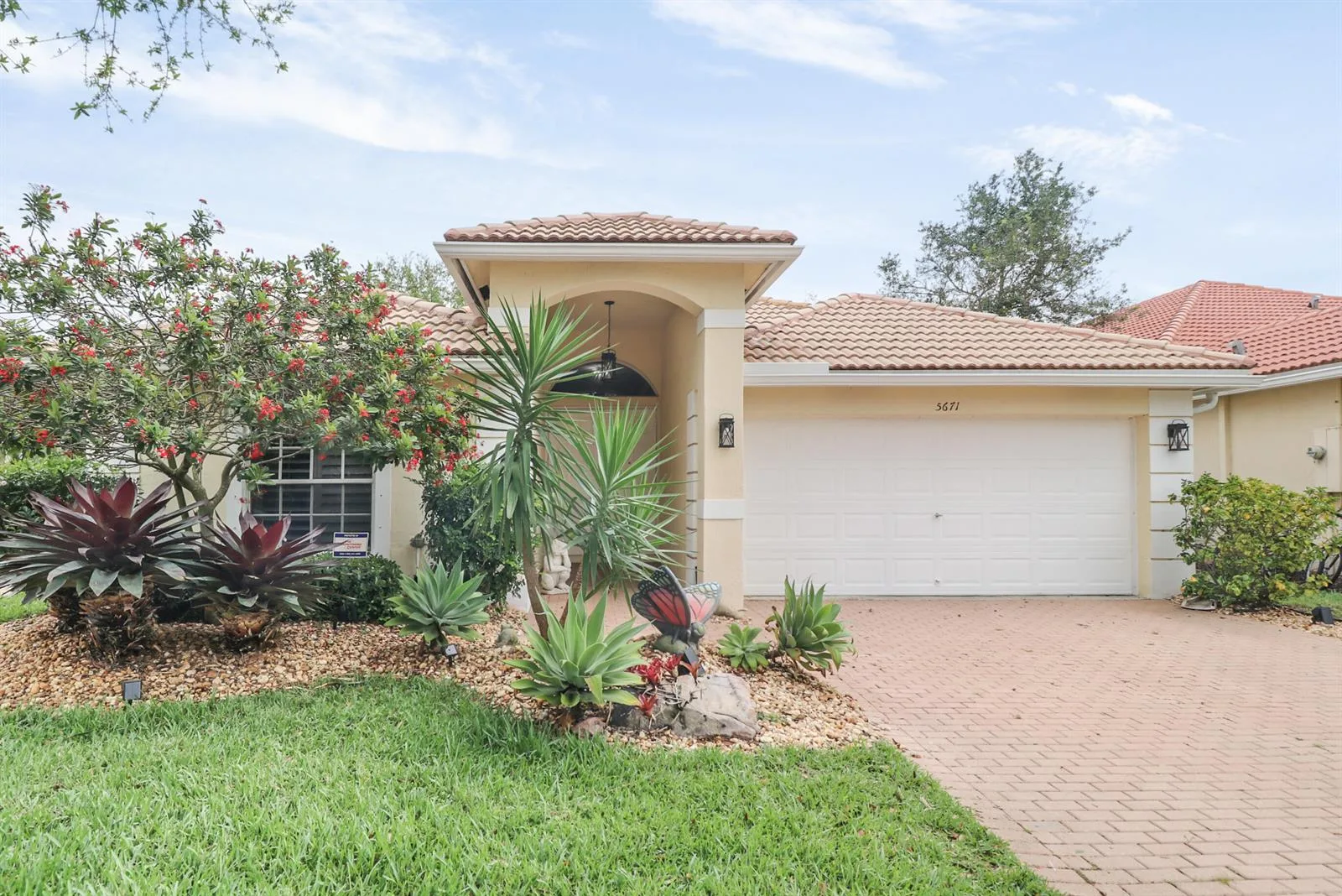 5671 S FOUNTAINS Drive S, Lake Worth, FL 33467 photo 2