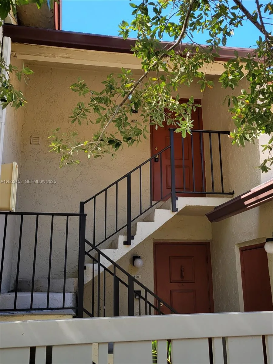 1821 NE 40th Ct # 302, Pompano Beach, FL 33064 photo 2