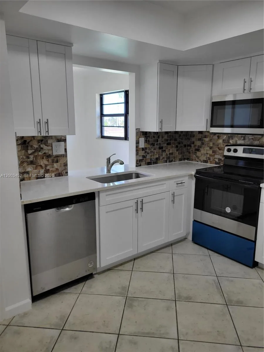 1821 NE 40th Ct # 302, Pompano Beach, FL 33064 photo 5
