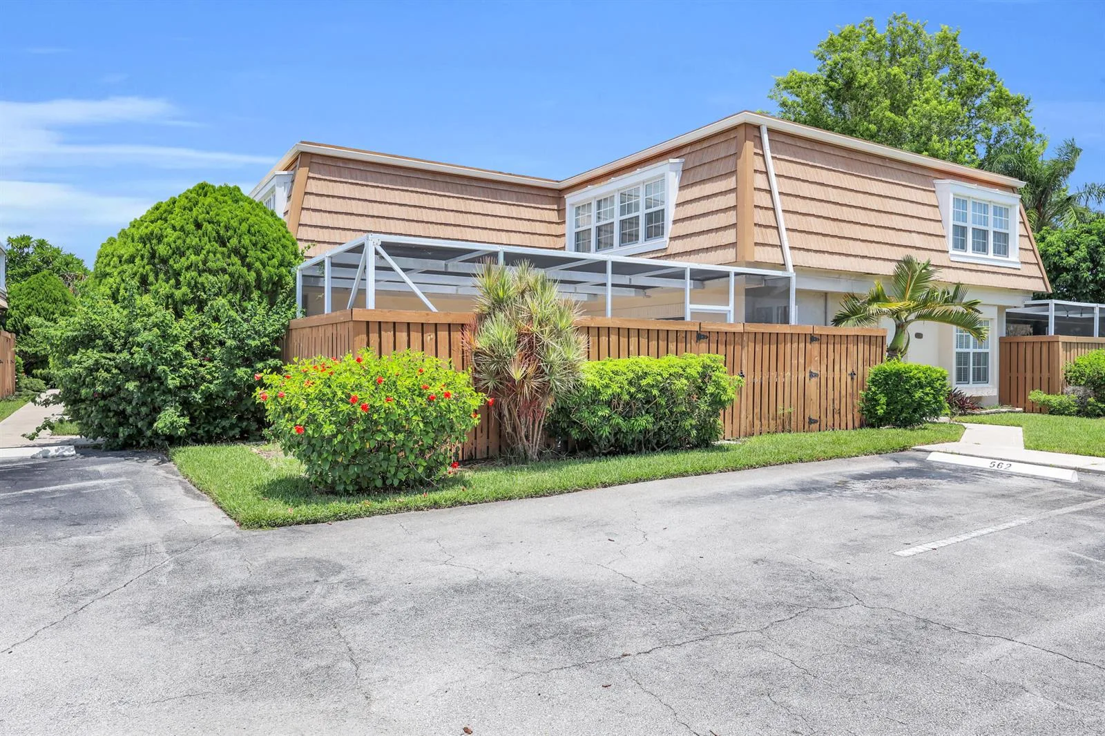 11557 WINCHESTER Drive, Palm Beach Gardens, FL 33410 photo 3